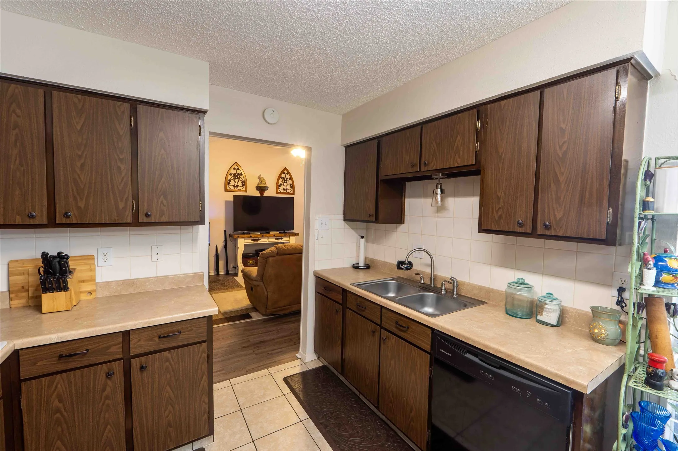 Townhouse For Sale in Wise County , 1229 Elm Court, Runaway Bay, Texas 76426, 2 Bedroom, 2 Bathroom, Garage spaces, 1,134 Sqft, built in 1987, mls#21352875, Real Estate Agent in Runaway Bay, Homes For Sale in Wise county, Homes For Sale in Runaway Bay, Realtor in Runaway Bay Texas, Real Estate Brokerage Independent Realty Texas, Luminita Cordes Realtor