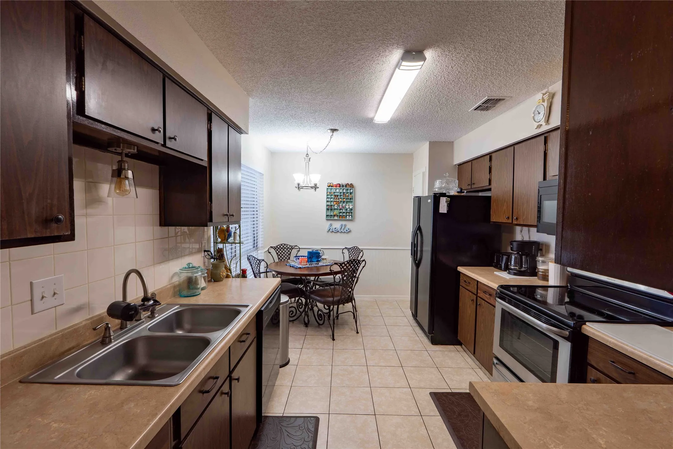 Townhouse For Sale in Wise County , 1229 Elm Court, Runaway Bay, Texas 76426, 2 Bedroom, 2 Bathroom, Garage spaces, 1,134 Sqft, built in 1987, mls#21352875, Real Estate Agent in Runaway Bay, Homes For Sale in Wise county, Homes For Sale in Runaway Bay, Realtor in Runaway Bay Texas, Real Estate Brokerage Independent Realty Texas, Luminita Cordes Realtor