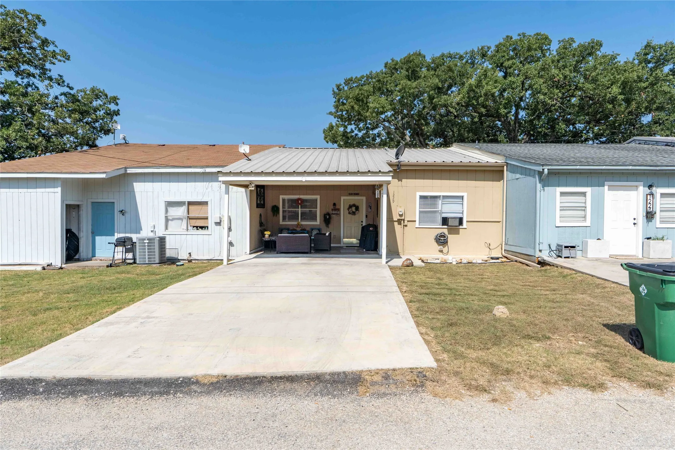 Townhouse For Sale in Wise County , 1229 Elm Court, Runaway Bay, Texas 76426, 2 Bedroom, 2 Bathroom, Garage spaces, 1,134 Sqft, built in 1987, mls#21352875, Real Estate Agent in Runaway Bay, Homes For Sale in Wise county, Homes For Sale in Runaway Bay, Realtor in Runaway Bay Texas, Real Estate Brokerage Independent Realty Texas, Luminita Cordes Realtor