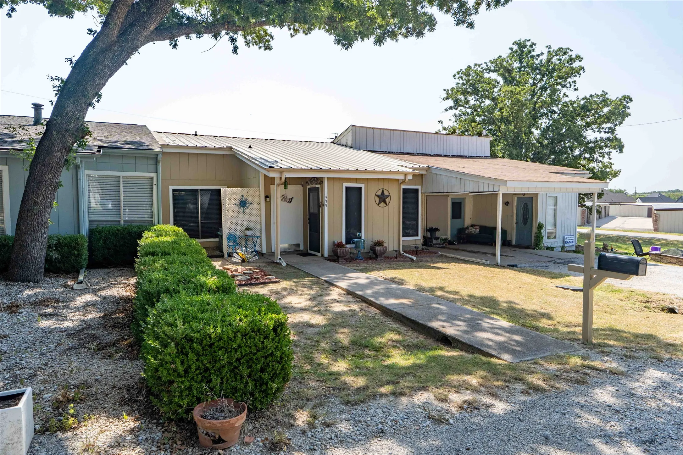 Townhouse For Sale in Wise County , 1229 Elm Court, Runaway Bay, Texas 76426, 2 Bedroom, 2 Bathroom, Garage spaces, 1,134 Sqft, built in 1987, mls#21352875, Real Estate Agent in Runaway Bay, Homes For Sale in Wise county, Homes For Sale in Runaway Bay, Realtor in Runaway Bay Texas, Real Estate Brokerage Independent Realty Texas, Luminita Cordes Realtor