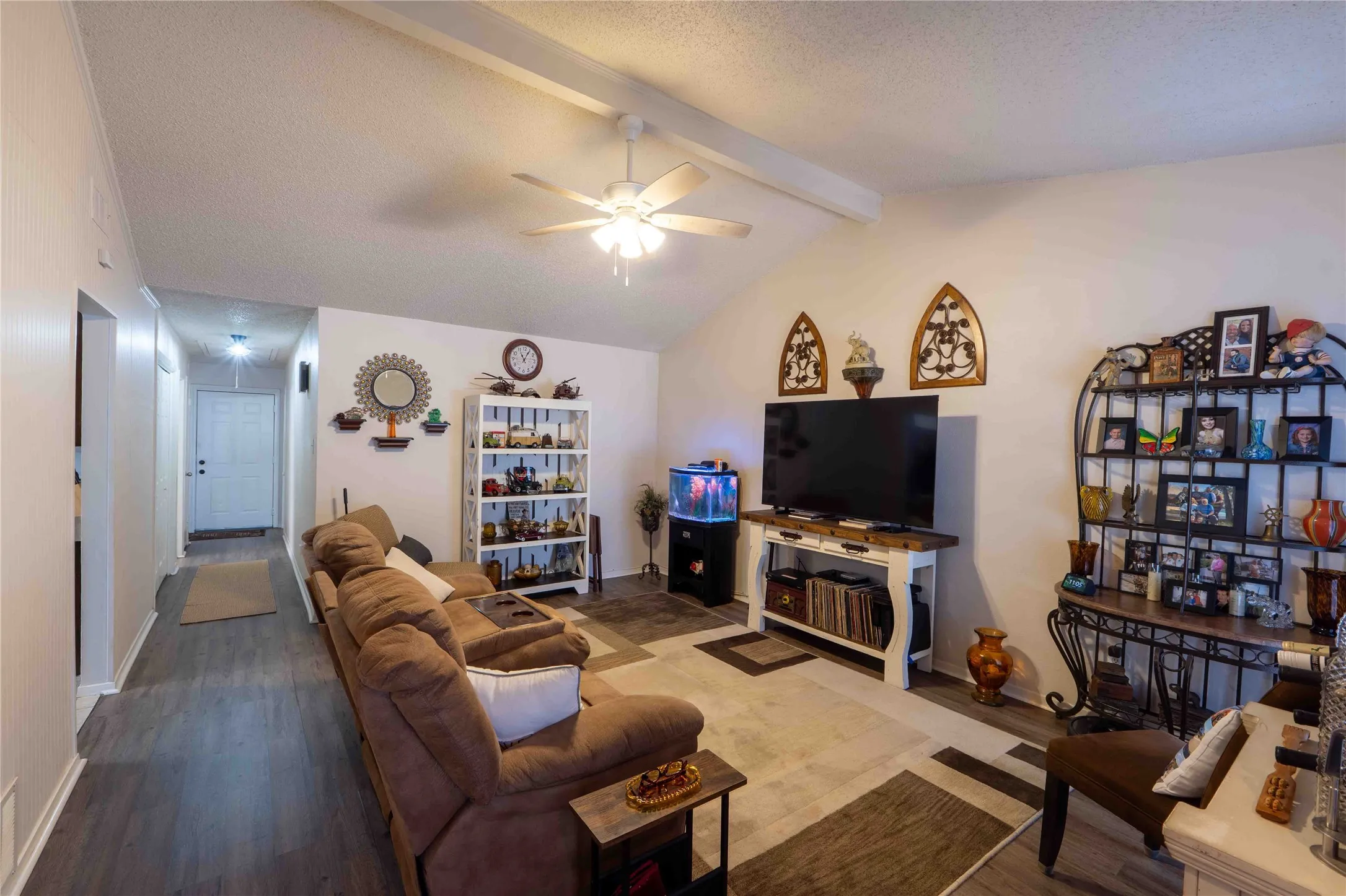 Townhouse For Sale in Wise County , 1229 Elm Court, Runaway Bay, Texas 76426, 2 Bedroom, 2 Bathroom, Garage spaces, 1,134 Sqft, built in 1987, mls#21352875, Real Estate Agent in Runaway Bay, Homes For Sale in Wise county, Homes For Sale in Runaway Bay, Realtor in Runaway Bay Texas, Real Estate Brokerage Independent Realty Texas, Luminita Cordes Realtor