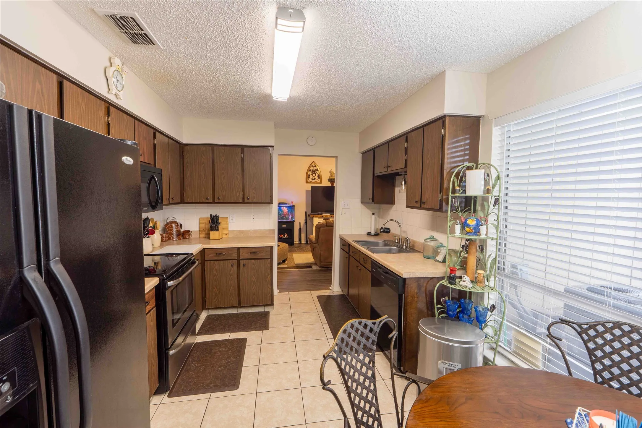 Townhouse For Sale in Wise County , 1229 Elm Court, Runaway Bay, Texas 76426, 2 Bedroom, 2 Bathroom, Garage spaces, 1,134 Sqft, built in 1987, mls#21352875, Real Estate Agent in Runaway Bay, Homes For Sale in Wise county, Homes For Sale in Runaway Bay, Realtor in Runaway Bay Texas, Real Estate Brokerage Independent Realty Texas, Luminita Cordes Realtor