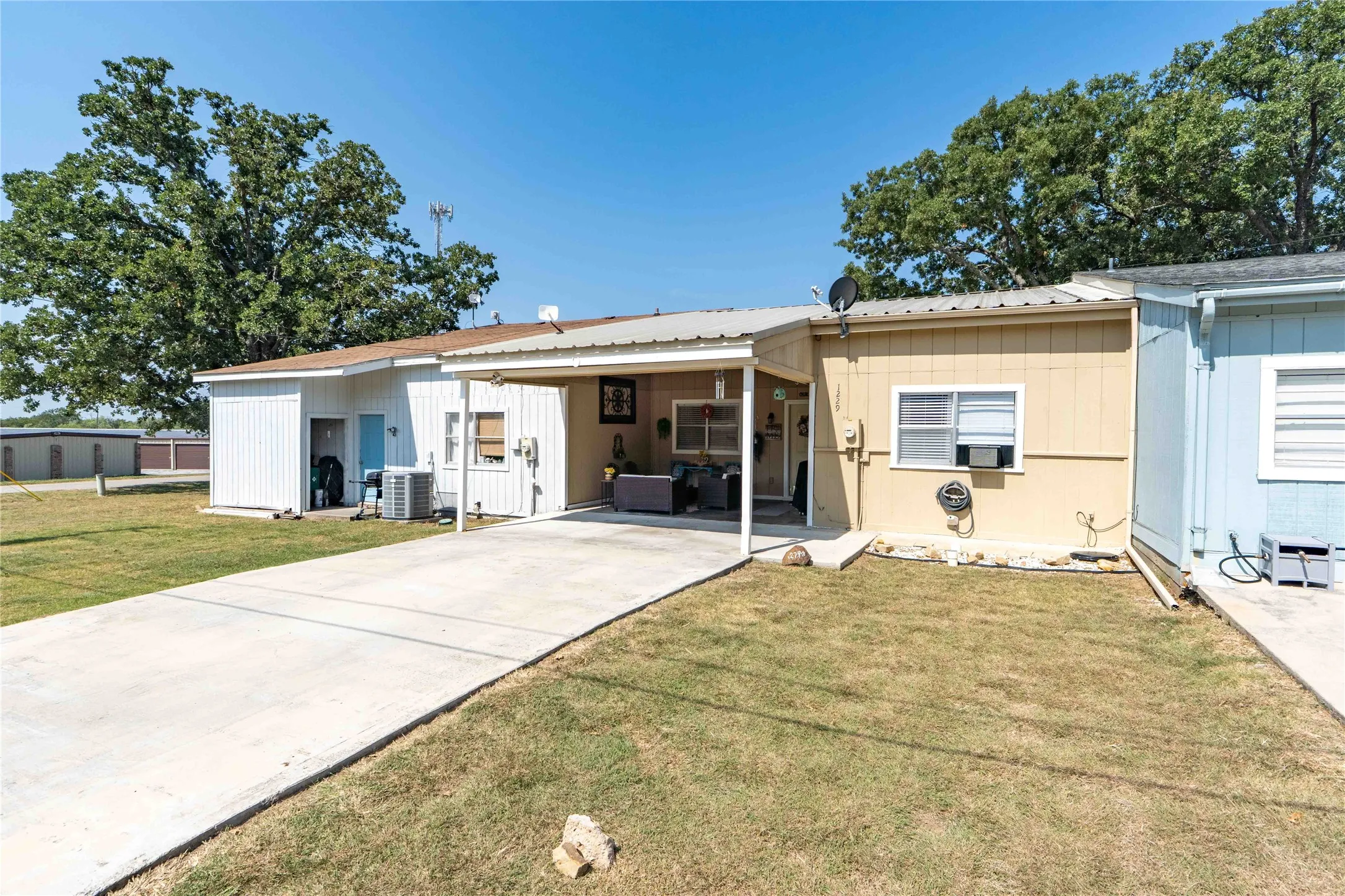 Townhouse For Sale in Wise County , 1229 Elm Court, Runaway Bay, Texas 76426, 2 Bedroom, 2 Bathroom, Garage spaces, 1,134 Sqft, built in 1987, mls#21352875, Real Estate Agent in Runaway Bay, Homes For Sale in Wise county, Homes For Sale in Runaway Bay, Realtor in Runaway Bay Texas, Real Estate Brokerage Independent Realty Texas, Luminita Cordes Realtor