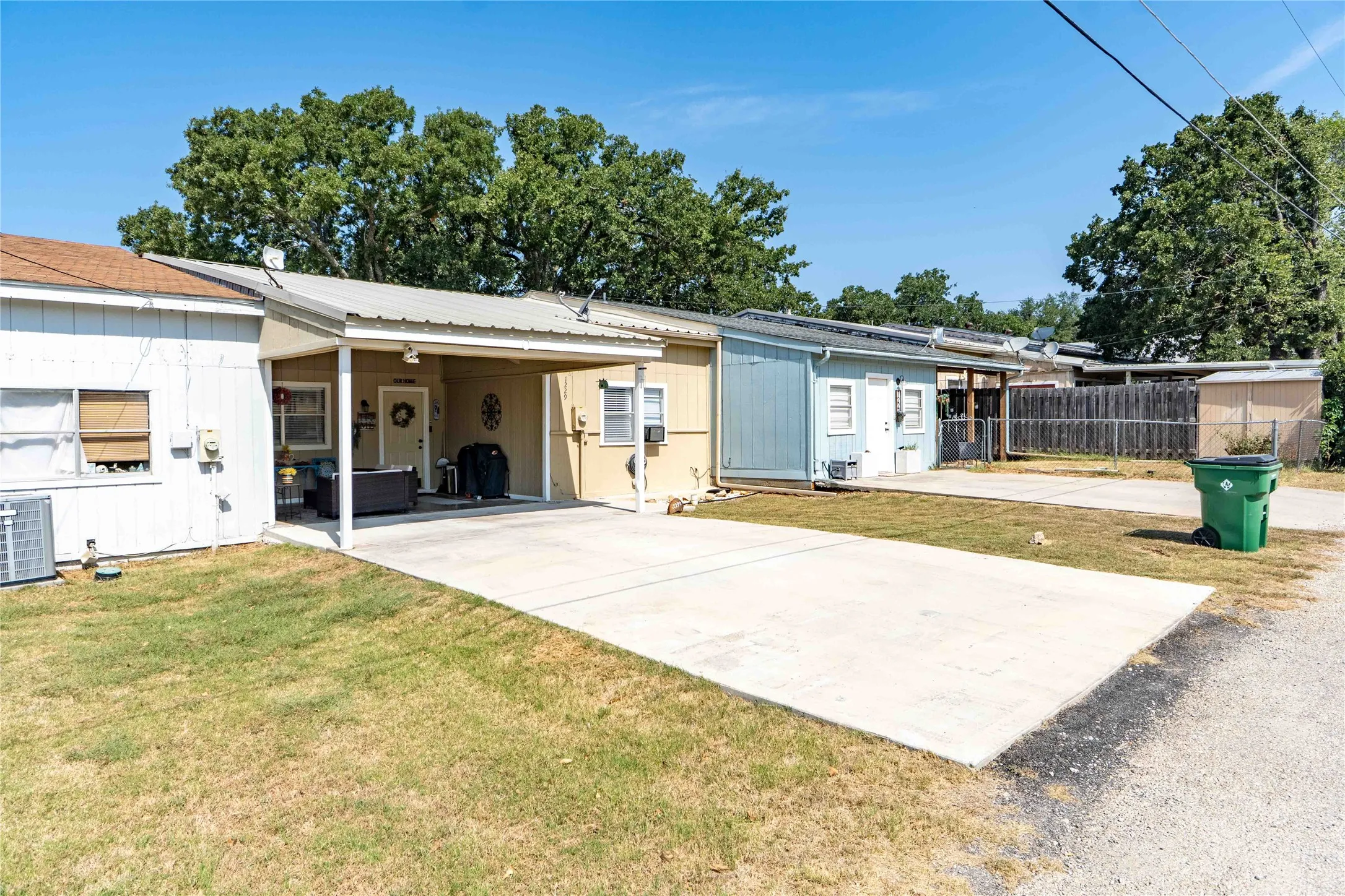 Townhouse For Sale in Wise County , 1229 Elm Court, Runaway Bay, Texas 76426, 2 Bedroom, 2 Bathroom, Garage spaces, 1,134 Sqft, built in 1987, mls#21352875, Real Estate Agent in Runaway Bay, Homes For Sale in Wise county, Homes For Sale in Runaway Bay, Realtor in Runaway Bay Texas, Real Estate Brokerage Independent Realty Texas, Luminita Cordes Realtor