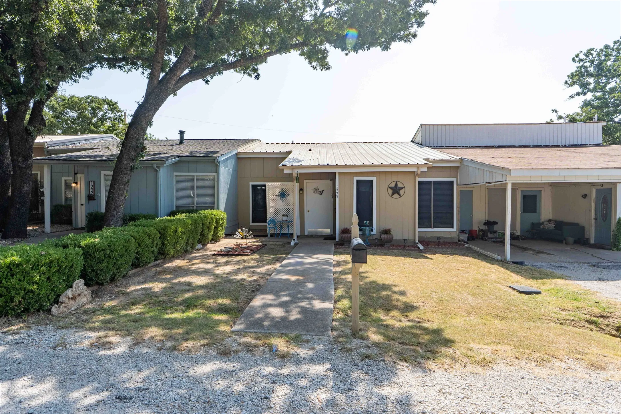 Townhouse For Sale in Wise County , 1229 Elm Court, Runaway Bay, Texas 76426, 2 Bedroom, 2 Bathroom, Garage spaces, 1,134 Sqft, built in 1987, mls#21352875, Real Estate Agent in Runaway Bay, Homes For Sale in Wise county, Homes For Sale in Runaway Bay, Realtor in Runaway Bay Texas, Real Estate Brokerage Independent Realty Texas, Luminita Cordes Realtor