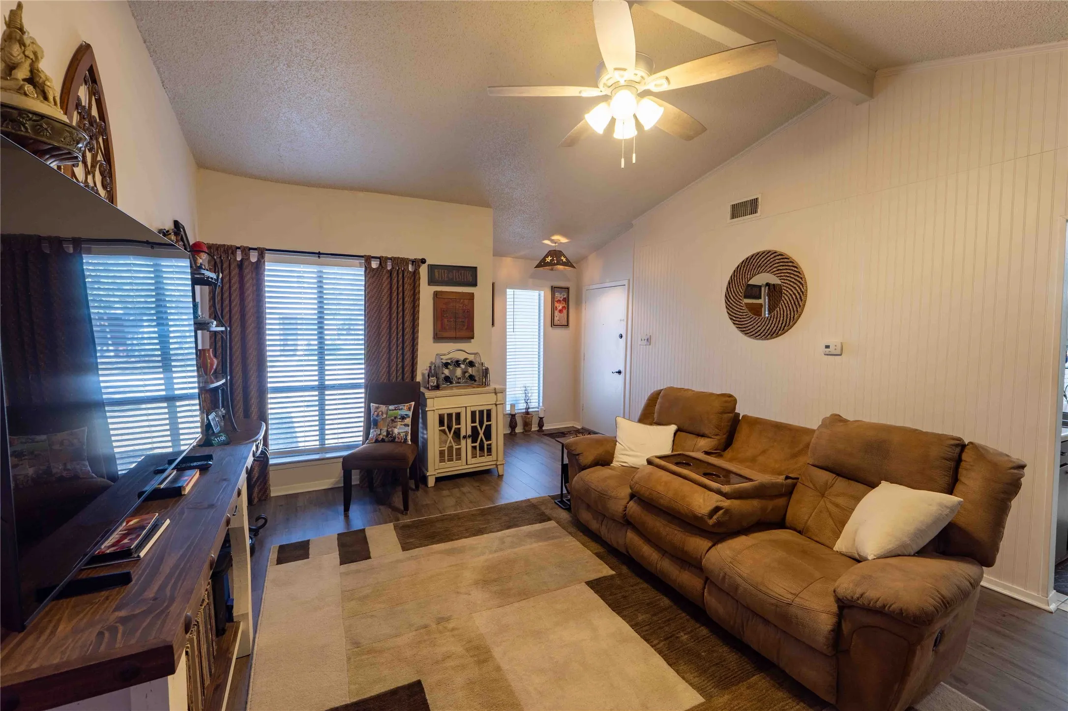 Townhouse For Sale in Wise County , 1229 Elm Court, Runaway Bay, Texas 76426, 2 Bedroom, 2 Bathroom, Garage spaces, 1,134 Sqft, built in 1987, mls#21352875, Real Estate Agent in Runaway Bay, Homes For Sale in Wise county, Homes For Sale in Runaway Bay, Realtor in Runaway Bay Texas, Real Estate Brokerage Independent Realty Texas, Luminita Cordes Realtor