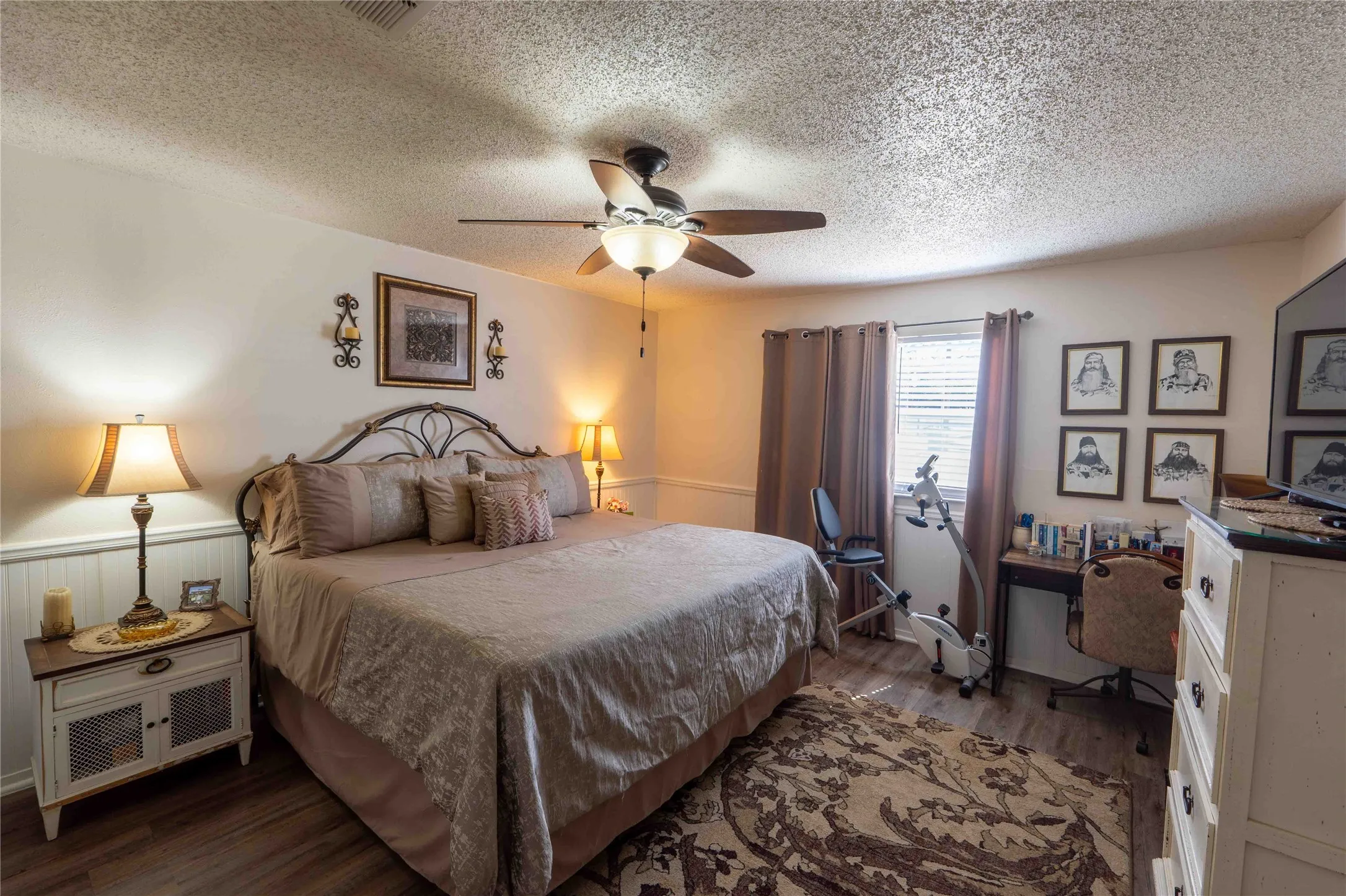 Townhouse For Sale in Wise County , 1229 Elm Court, Runaway Bay, Texas 76426, 2 Bedroom, 2 Bathroom, Garage spaces, 1,134 Sqft, built in 1987, mls#21352875, Real Estate Agent in Runaway Bay, Homes For Sale in Wise county, Homes For Sale in Runaway Bay, Realtor in Runaway Bay Texas, Real Estate Brokerage Independent Realty Texas, Luminita Cordes Realtor
