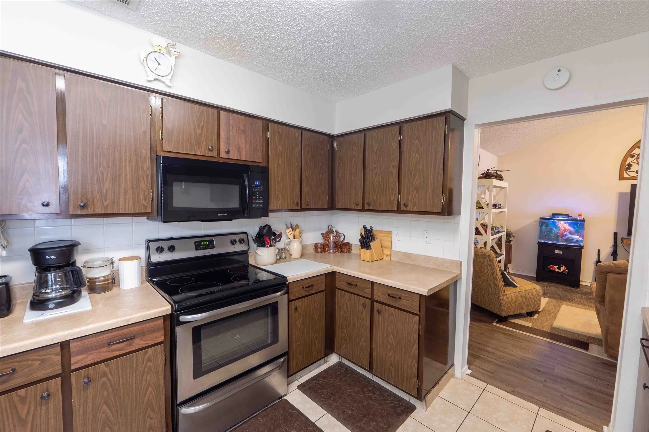 Townhouse For Sale in Wise County , 1229 Elm Court, Runaway Bay, Texas 76426, 2 Bedroom, 2 Bathroom, Garage spaces, 1,134 Sqft, built in 1987, mls#21352875, Real Estate Agent in Runaway Bay, Homes For Sale in Wise county, Homes For Sale in Runaway Bay, Realtor in Runaway Bay Texas, Real Estate Brokerage Independent Realty Texas, Luminita Cordes Realtor