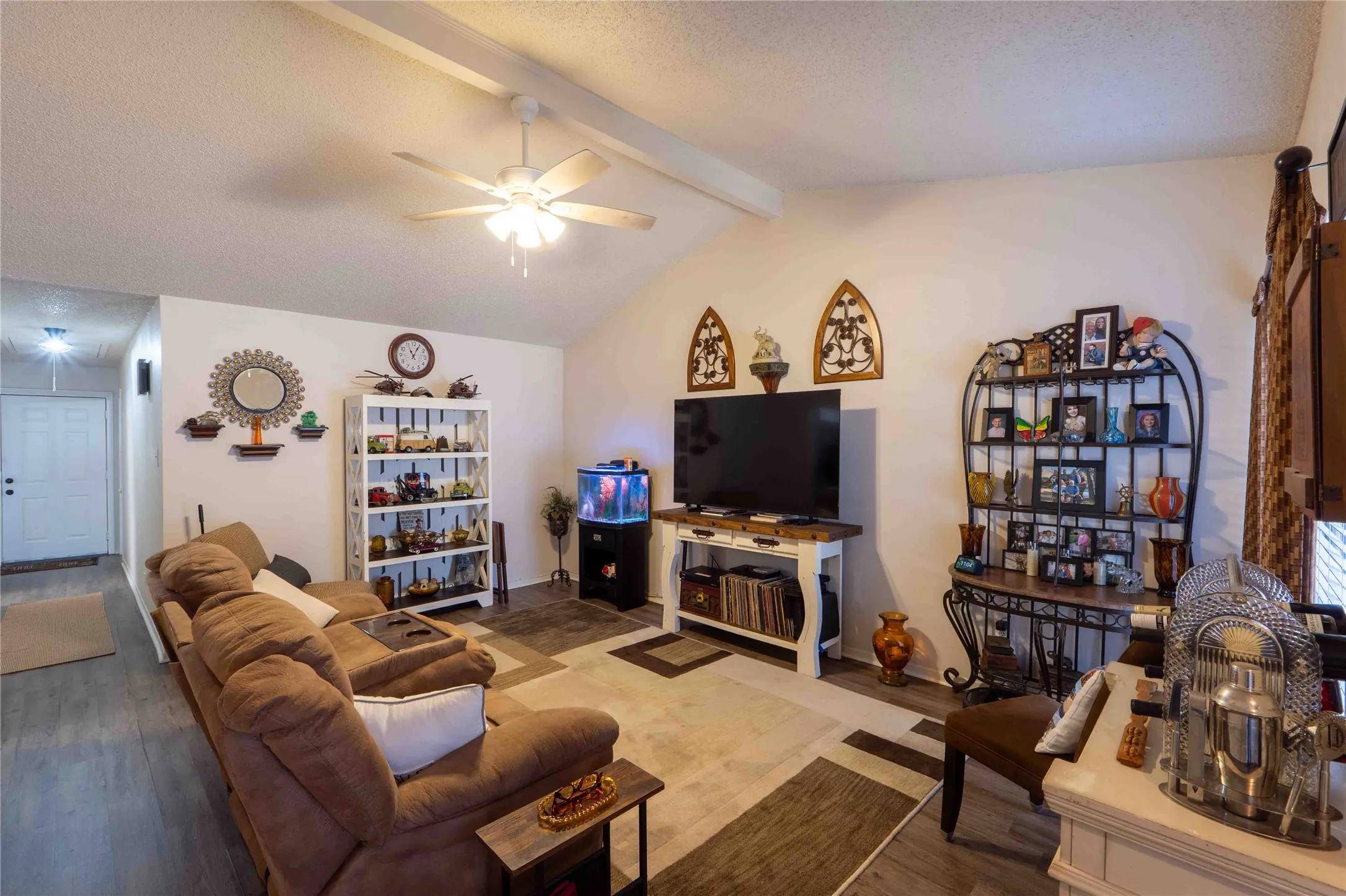 Townhouse For Sale in Wise County , 1229 Elm Court, Runaway Bay, Texas 76426, 2 Bedroom, 2 Bathroom, Garage spaces, 1,134 Sqft, built in 1987, mls#21352875, Real Estate Agent in Runaway Bay, Homes For Sale in Wise county, Homes For Sale in Runaway Bay, Realtor in Runaway Bay Texas, Real Estate Brokerage Independent Realty Texas, Luminita Cordes Realtor