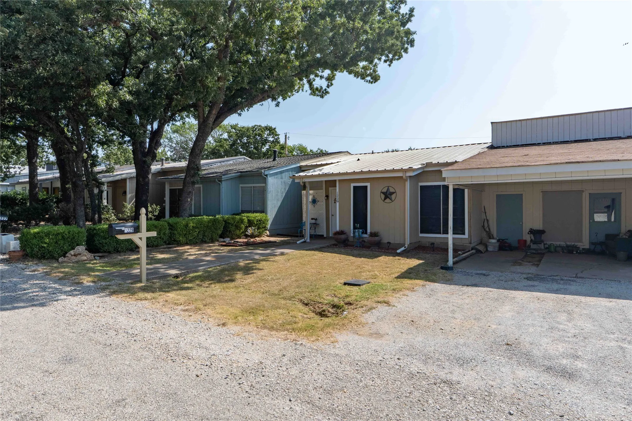 Townhouse For Sale in Wise County , 1229 Elm Court, Runaway Bay, Texas 76426, 2 Bedroom, 2 Bathroom, Garage spaces, 1,134 Sqft, built in 1987, mls#21352875, Real Estate Agent in Runaway Bay, Homes For Sale in Wise county, Homes For Sale in Runaway Bay, Realtor in Runaway Bay Texas, Real Estate Brokerage Independent Realty Texas, Luminita Cordes Realtor