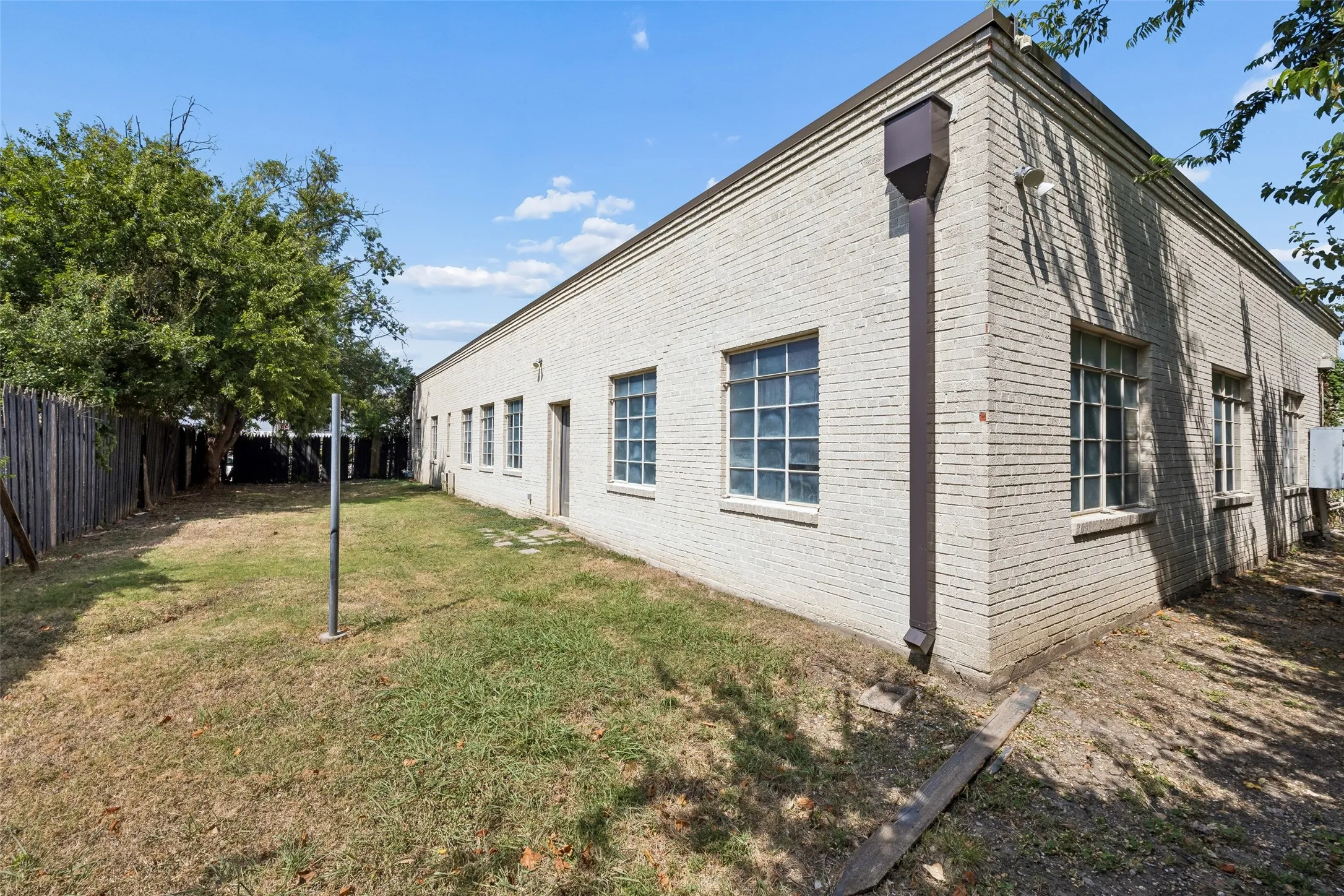 Duplex For Sale in Dallas County , 2602 Kings, Dallas, Texas 75219, 7 Bedroom, 5 Bathroom, Garage spaces, 0 Sqft, built in 1927, mls#21352860, Real Estate Agent in Dallas, Homes For Sale in Dallas county, Homes For Sale in Dallas, Realtor in Dallas Texas, Real Estate Brokerage Independent Realty Texas, Luminita Cordes Realtor