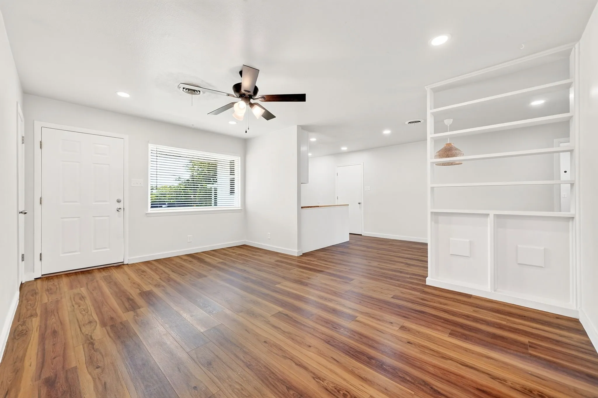 Single Family Residence For Sale in Dallas County , 2224 Midway Street, Mesquite, Texas 75149, 3 Bedroom, 2 Bathroom, 1 Garage spaces, 1,126 Sqft, built in 1956, mls#21352877, Real Estate Agent in Mesquite, Homes For Sale in Dallas county, Homes For Sale in Mesquite, Realtor in Mesquite Texas, Real Estate Brokerage Independent Realty Texas, Luminita Cordes Realtor