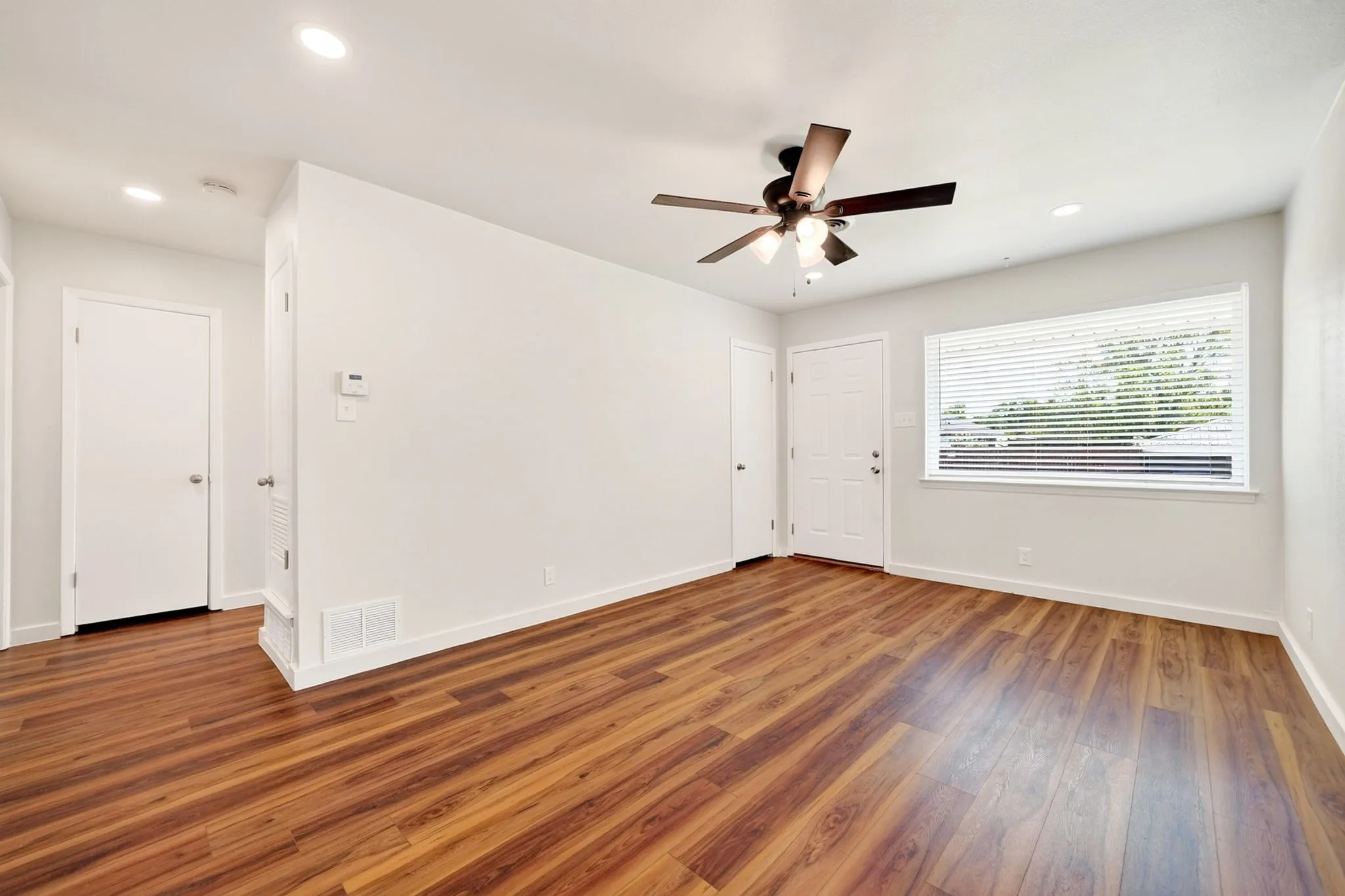 Single Family Residence For Sale in Dallas County , 2224 Midway Street, Mesquite, Texas 75149, 3 Bedroom, 2 Bathroom, 1 Garage spaces, 1,126 Sqft, built in 1956, mls#21352877, Real Estate Agent in Mesquite, Homes For Sale in Dallas county, Homes For Sale in Mesquite, Realtor in Mesquite Texas, Real Estate Brokerage Independent Realty Texas, Luminita Cordes Realtor