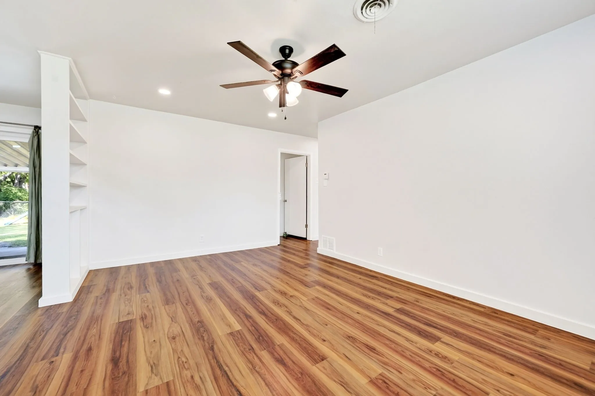 Single Family Residence For Sale in Dallas County , 2224 Midway Street, Mesquite, Texas 75149, 3 Bedroom, 2 Bathroom, 1 Garage spaces, 1,126 Sqft, built in 1956, mls#21352877, Real Estate Agent in Mesquite, Homes For Sale in Dallas county, Homes For Sale in Mesquite, Realtor in Mesquite Texas, Real Estate Brokerage Independent Realty Texas, Luminita Cordes Realtor