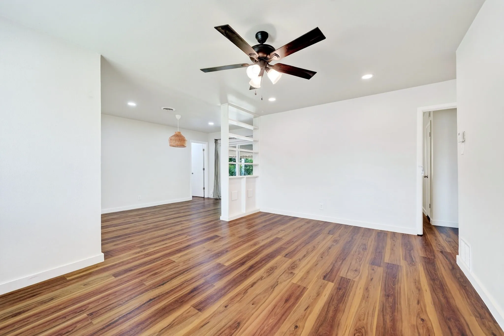 Single Family Residence For Sale in Dallas County , 2224 Midway Street, Mesquite, Texas 75149, 3 Bedroom, 2 Bathroom, 1 Garage spaces, 1,126 Sqft, built in 1956, mls#21352877, Real Estate Agent in Mesquite, Homes For Sale in Dallas county, Homes For Sale in Mesquite, Realtor in Mesquite Texas, Real Estate Brokerage Independent Realty Texas, Luminita Cordes Realtor