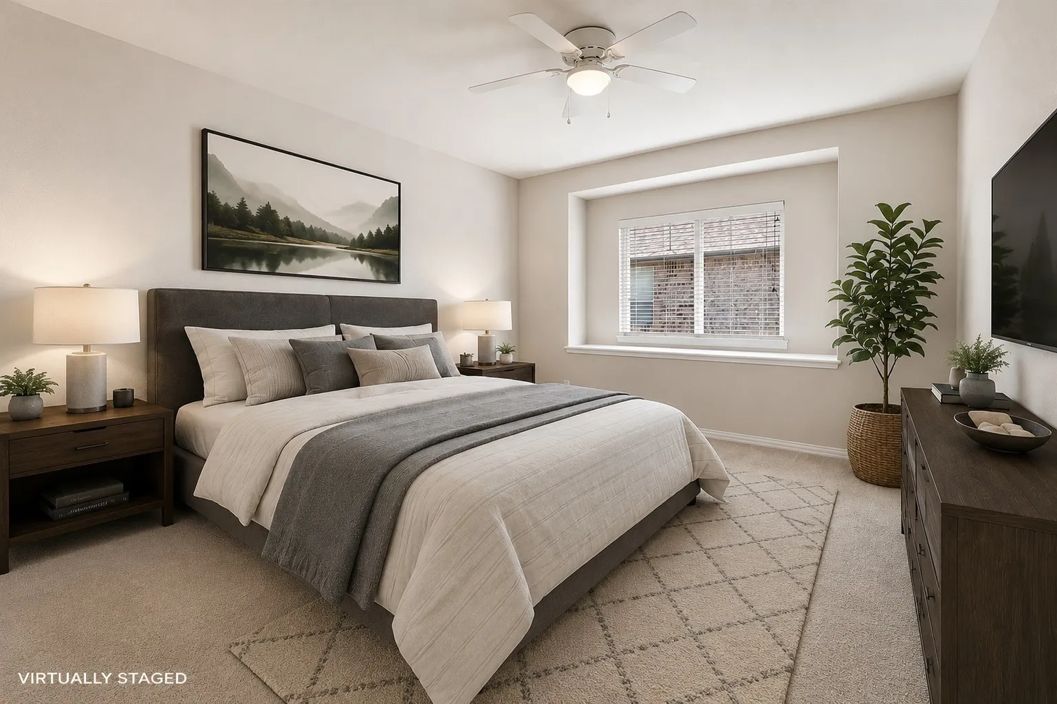 Recessed window with blinds, ceiling fan, and light-toned wall finishes