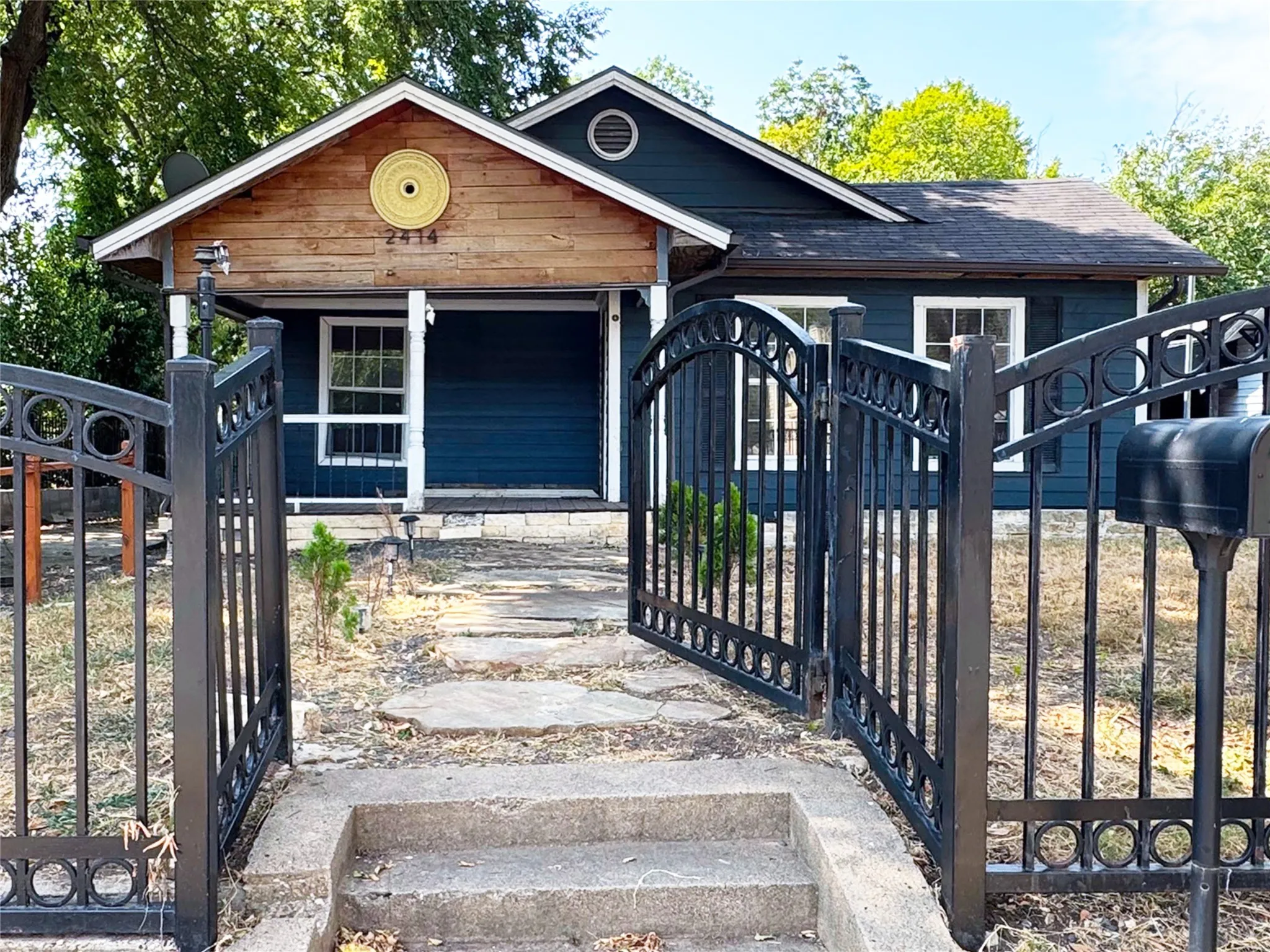 Single Family Residence For Sale in Dallas County , 2414 Brandon Street, Dallas, Texas 75211, 3 Bedroom, 2 Bathroom, Garage spaces, 1,597 Sqft, built in 1925, mls#21349830, Real Estate Agent in Dallas, Homes For Sale in Dallas county, Homes For Sale in Dallas, Realtor in Dallas Texas, Real Estate Brokerage Independent Realty Texas, Luminita Cordes Realtor