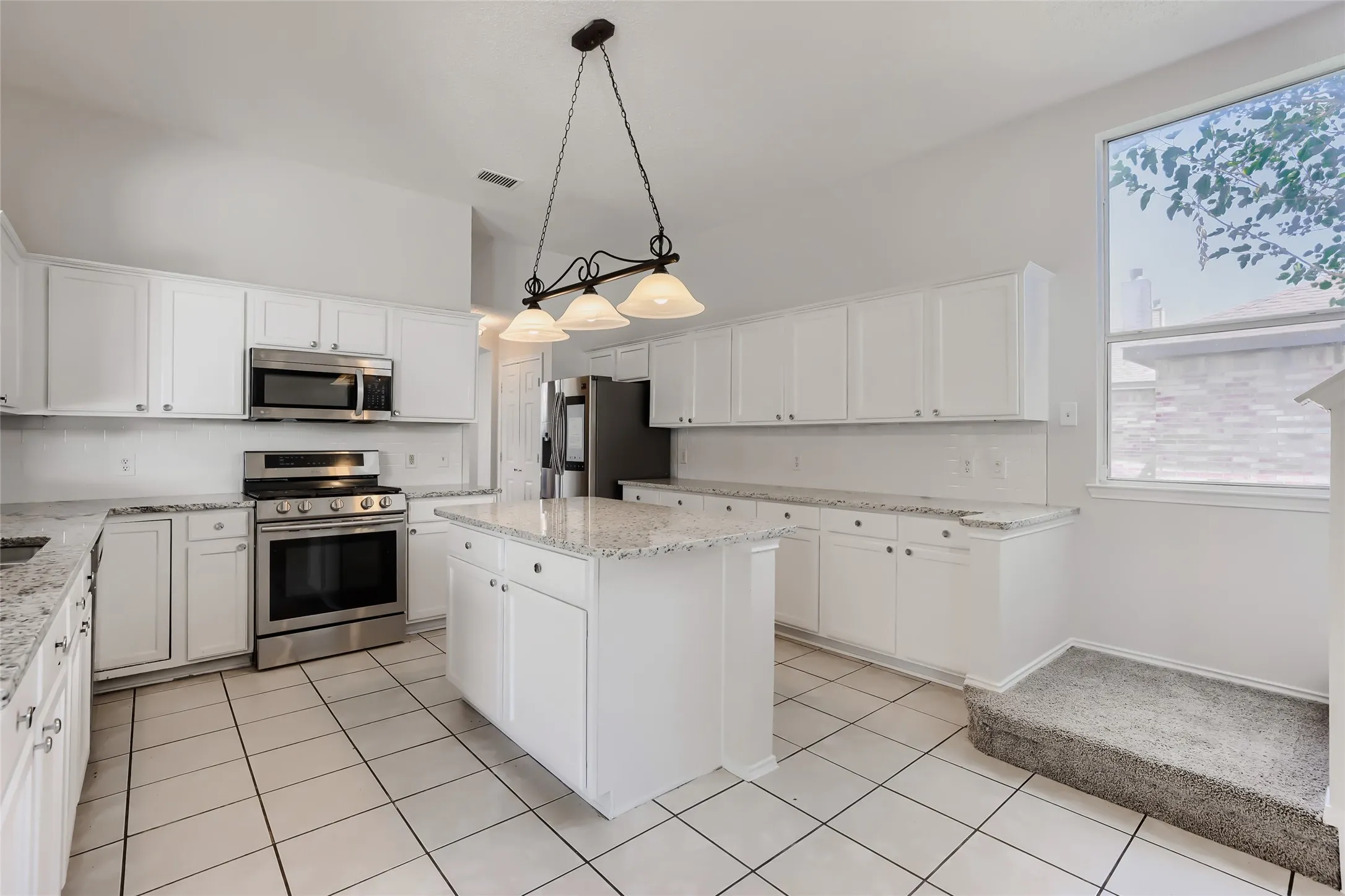 Single Family Residence For Sale in Dallas County , 1013 Hampstead Drive, Mesquite, Texas 75181, 5 Bedroom, 4 Bathroom, 3 Garage spaces, 3,605 Sqft, built in 2000, mls#21342607, Real Estate Agent in Mesquite, Homes For Sale in Dallas county, Homes For Sale in Mesquite, Realtor in Mesquite Texas, Real Estate Brokerage Independent Realty Texas, Luminita Cordes Realtor