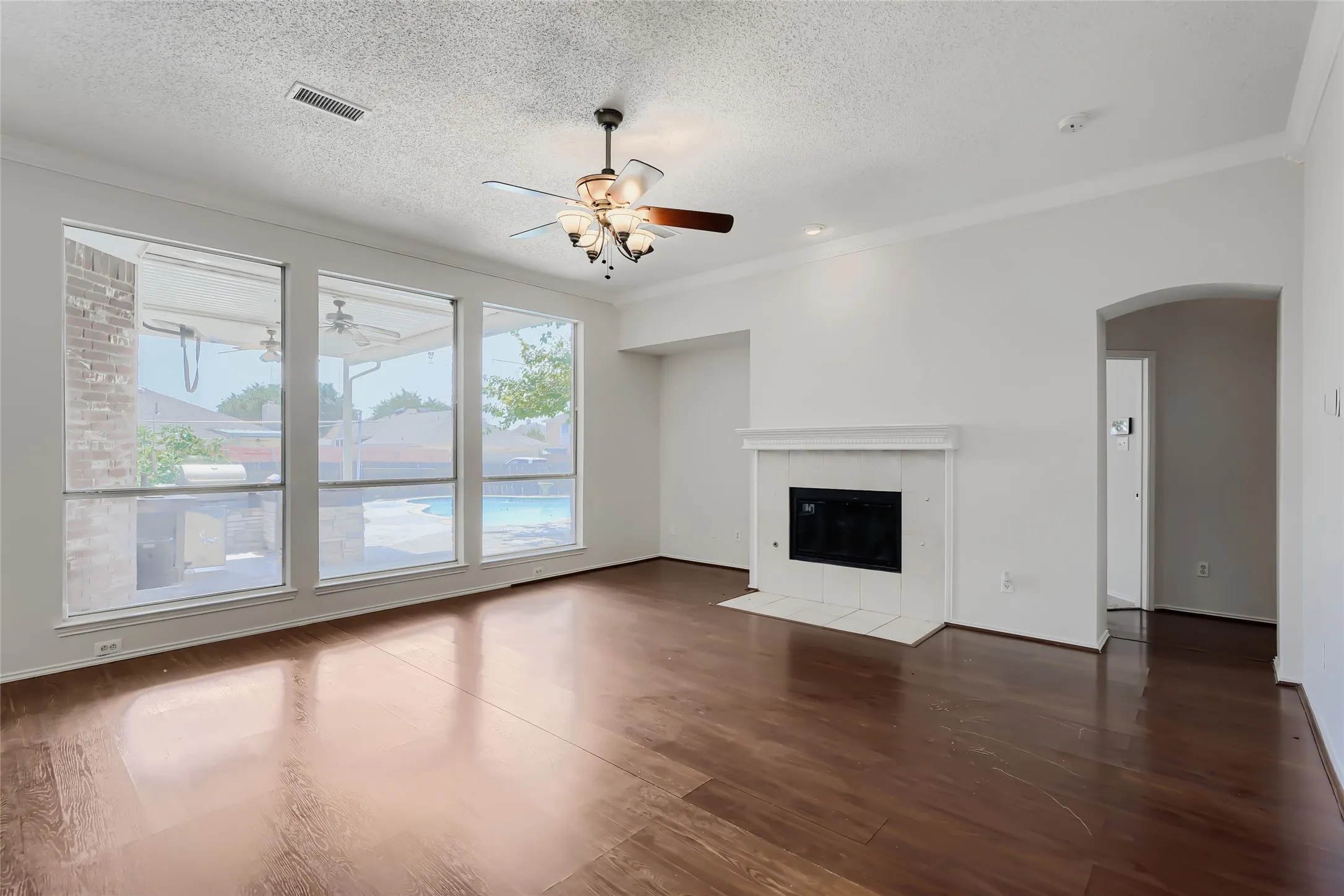 Single Family Residence For Sale in Dallas County , 1013 Hampstead Drive, Mesquite, Texas 75181, 5 Bedroom, 4 Bathroom, 3 Garage spaces, 3,605 Sqft, built in 2000, mls#21342607, Real Estate Agent in Mesquite, Homes For Sale in Dallas county, Homes For Sale in Mesquite, Realtor in Mesquite Texas, Real Estate Brokerage Independent Realty Texas, Luminita Cordes Realtor
