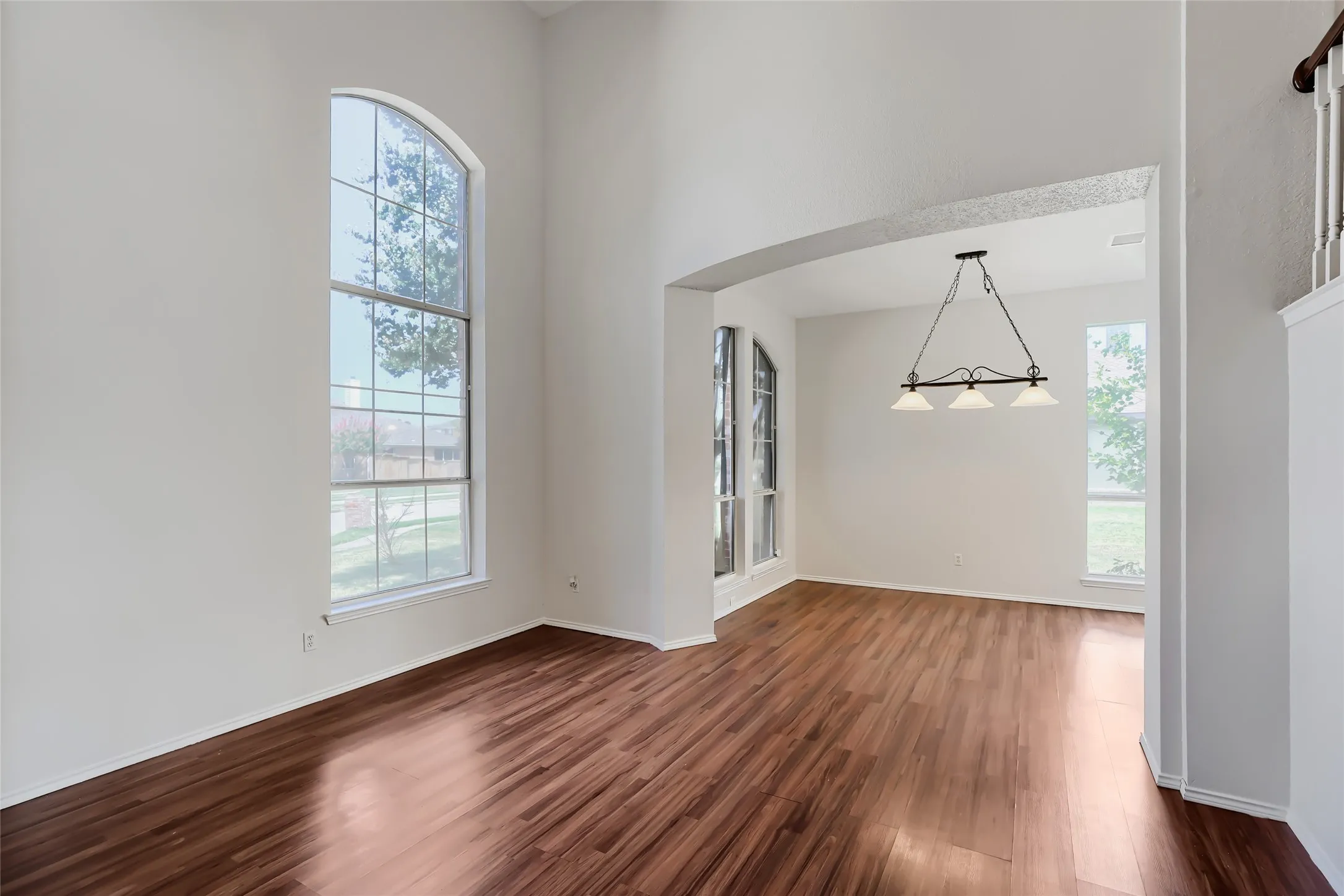 Single Family Residence For Sale in Dallas County , 1013 Hampstead Drive, Mesquite, Texas 75181, 5 Bedroom, 4 Bathroom, 3 Garage spaces, 3,605 Sqft, built in 2000, mls#21342607, Real Estate Agent in Mesquite, Homes For Sale in Dallas county, Homes For Sale in Mesquite, Realtor in Mesquite Texas, Real Estate Brokerage Independent Realty Texas, Luminita Cordes Realtor