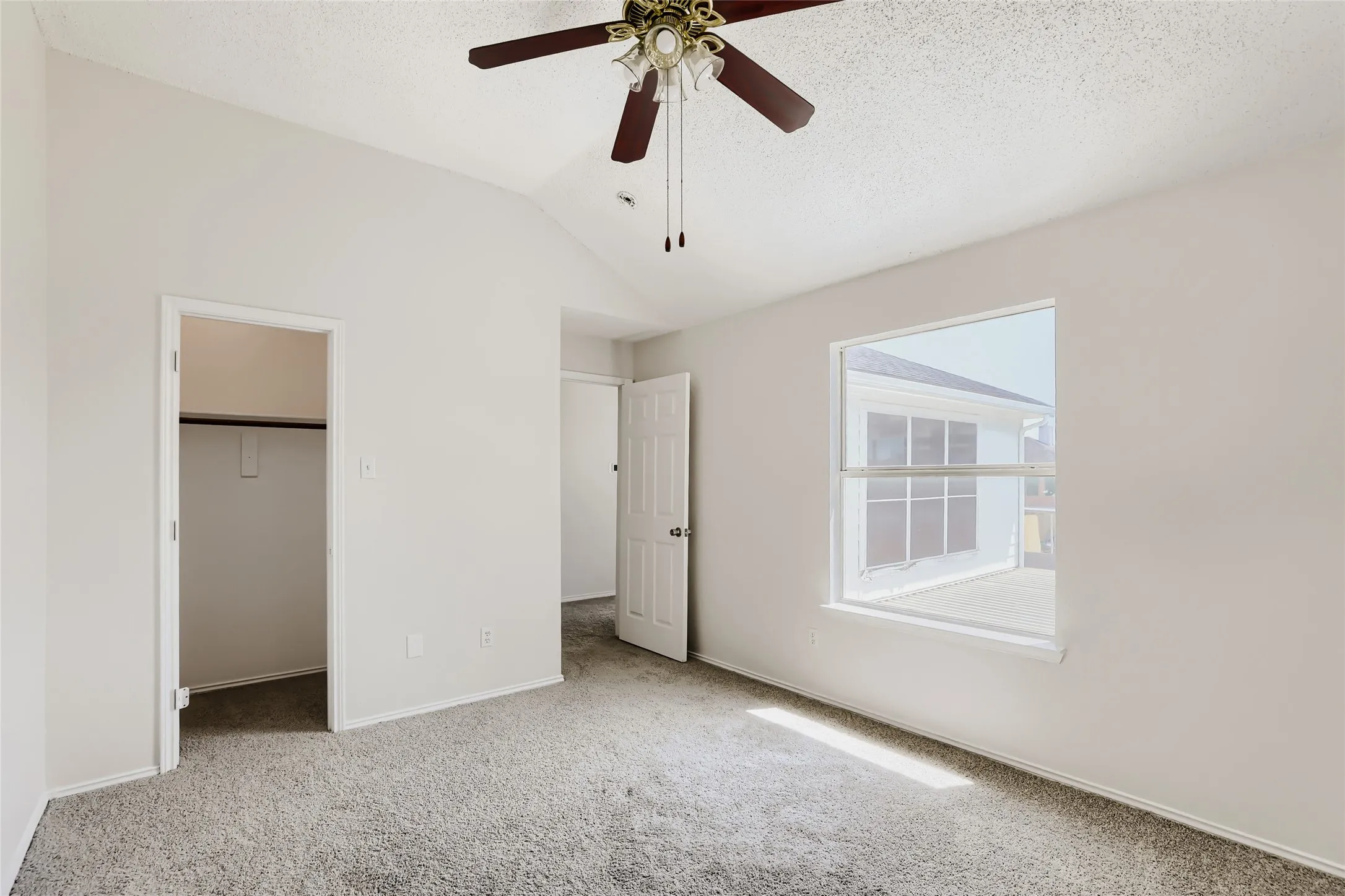 Single Family Residence For Sale in Dallas County , 1013 Hampstead Drive, Mesquite, Texas 75181, 5 Bedroom, 4 Bathroom, 3 Garage spaces, 3,605 Sqft, built in 2000, mls#21342607, Real Estate Agent in Mesquite, Homes For Sale in Dallas county, Homes For Sale in Mesquite, Realtor in Mesquite Texas, Real Estate Brokerage Independent Realty Texas, Luminita Cordes Realtor