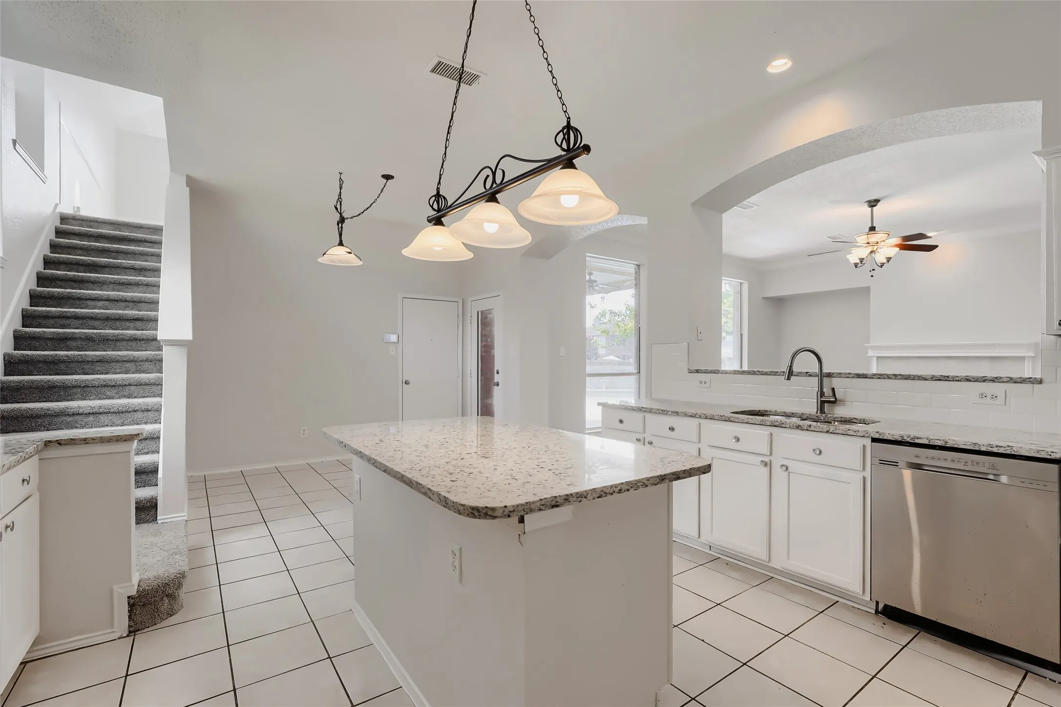 Single Family Residence For Sale in Dallas County , 1013 Hampstead Drive, Mesquite, Texas 75181, 5 Bedroom, 4 Bathroom, 3 Garage spaces, 3,605 Sqft, built in 2000, mls#21342607, Real Estate Agent in Mesquite, Homes For Sale in Dallas county, Homes For Sale in Mesquite, Realtor in Mesquite Texas, Real Estate Brokerage Independent Realty Texas, Luminita Cordes Realtor