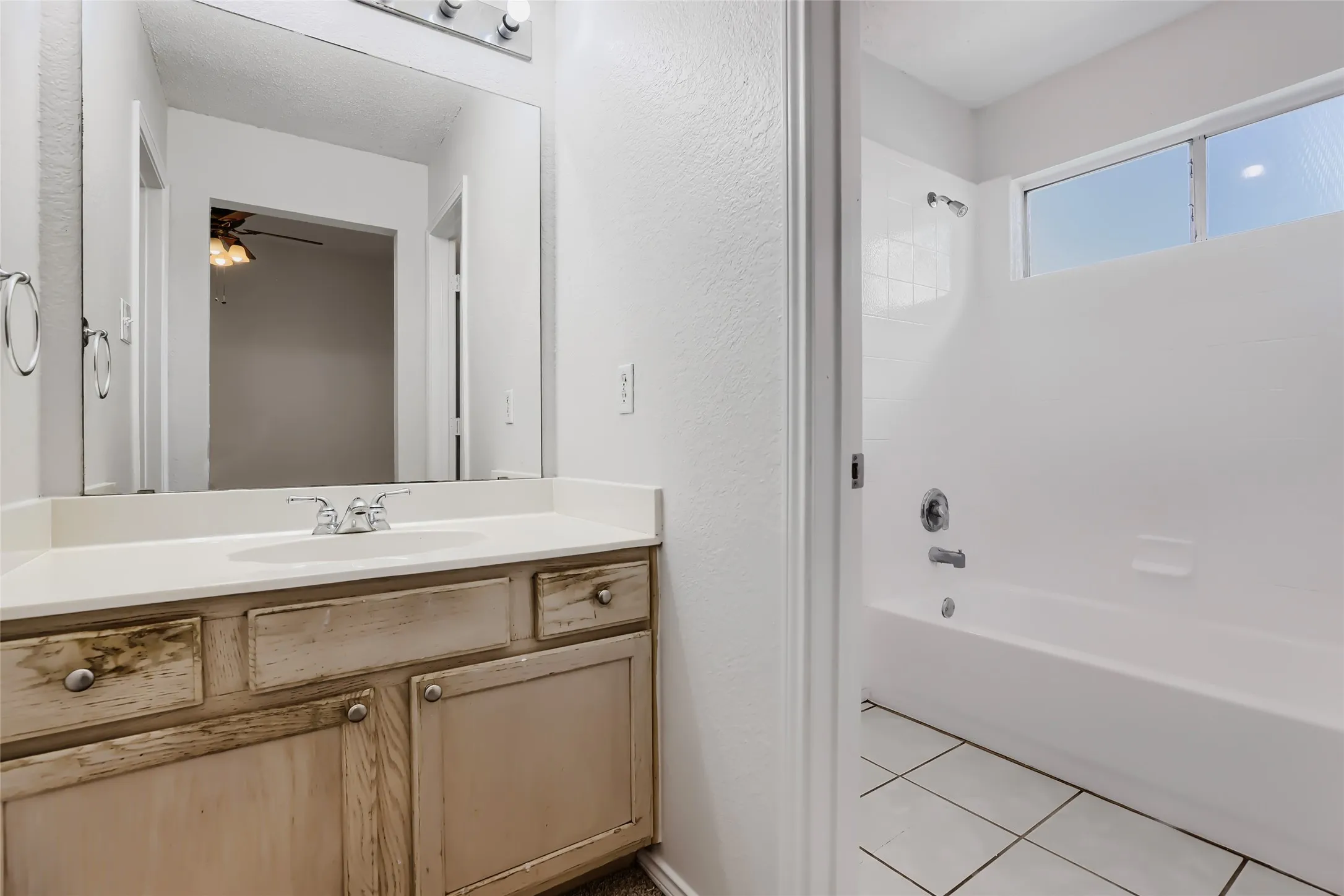 Single Family Residence For Sale in Dallas County , 1013 Hampstead Drive, Mesquite, Texas 75181, 5 Bedroom, 4 Bathroom, 3 Garage spaces, 3,605 Sqft, built in 2000, mls#21342607, Real Estate Agent in Mesquite, Homes For Sale in Dallas county, Homes For Sale in Mesquite, Realtor in Mesquite Texas, Real Estate Brokerage Independent Realty Texas, Luminita Cordes Realtor