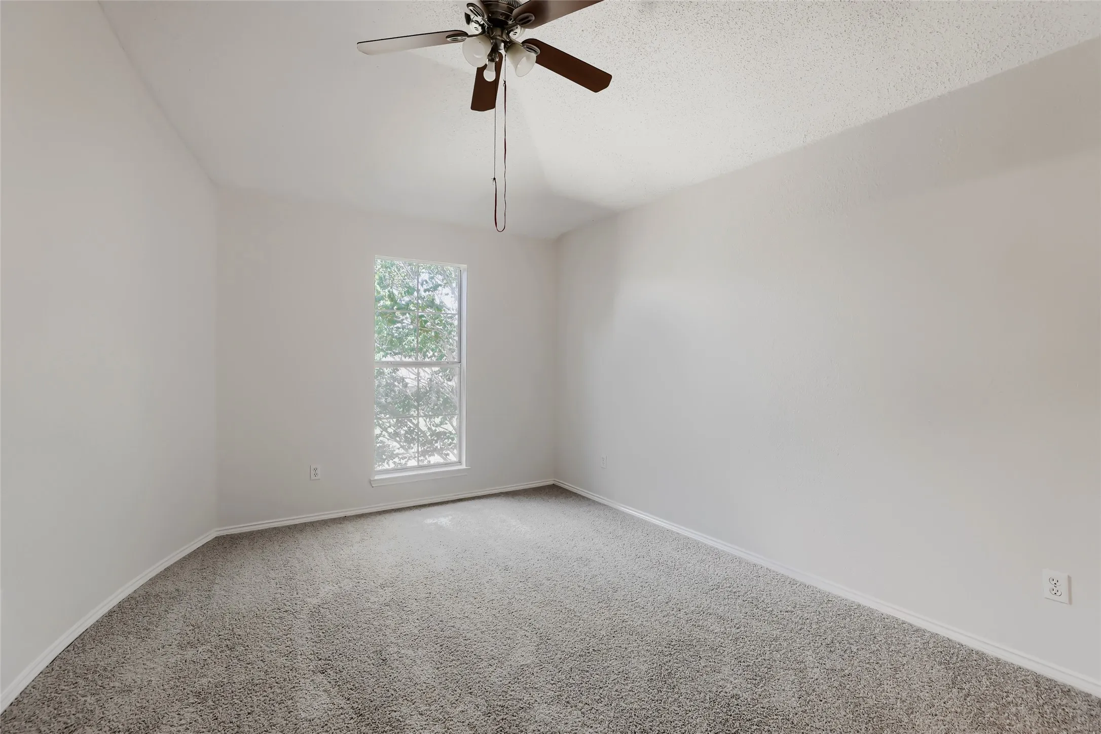 Single Family Residence For Sale in Dallas County , 1013 Hampstead Drive, Mesquite, Texas 75181, 5 Bedroom, 4 Bathroom, 3 Garage spaces, 3,605 Sqft, built in 2000, mls#21342607, Real Estate Agent in Mesquite, Homes For Sale in Dallas county, Homes For Sale in Mesquite, Realtor in Mesquite Texas, Real Estate Brokerage Independent Realty Texas, Luminita Cordes Realtor