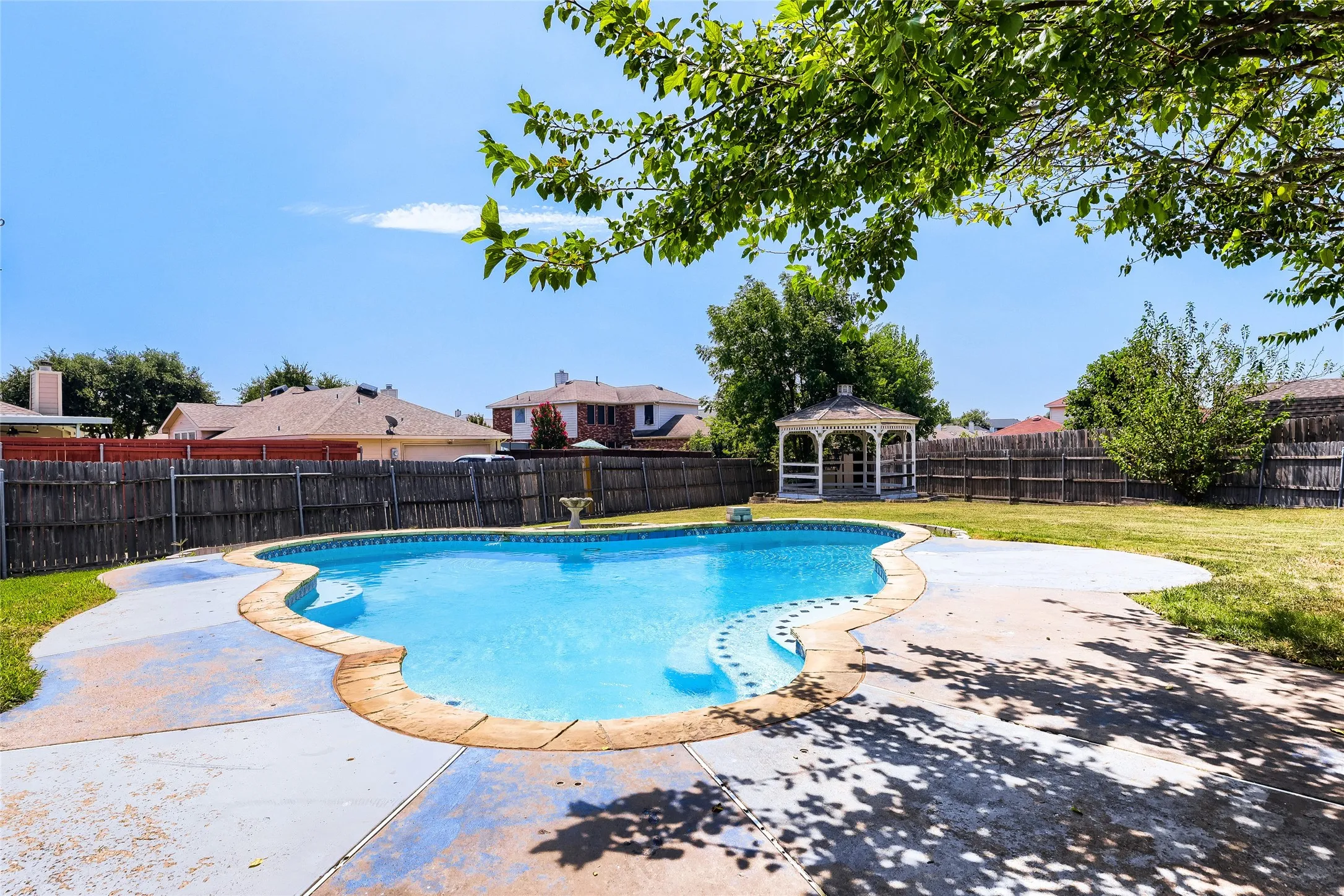 Single Family Residence For Sale in Dallas County , 1013 Hampstead Drive, Mesquite, Texas 75181, 5 Bedroom, 4 Bathroom, 3 Garage spaces, 3,605 Sqft, built in 2000, mls#21342607, Real Estate Agent in Mesquite, Homes For Sale in Dallas county, Homes For Sale in Mesquite, Realtor in Mesquite Texas, Real Estate Brokerage Independent Realty Texas, Luminita Cordes Realtor
