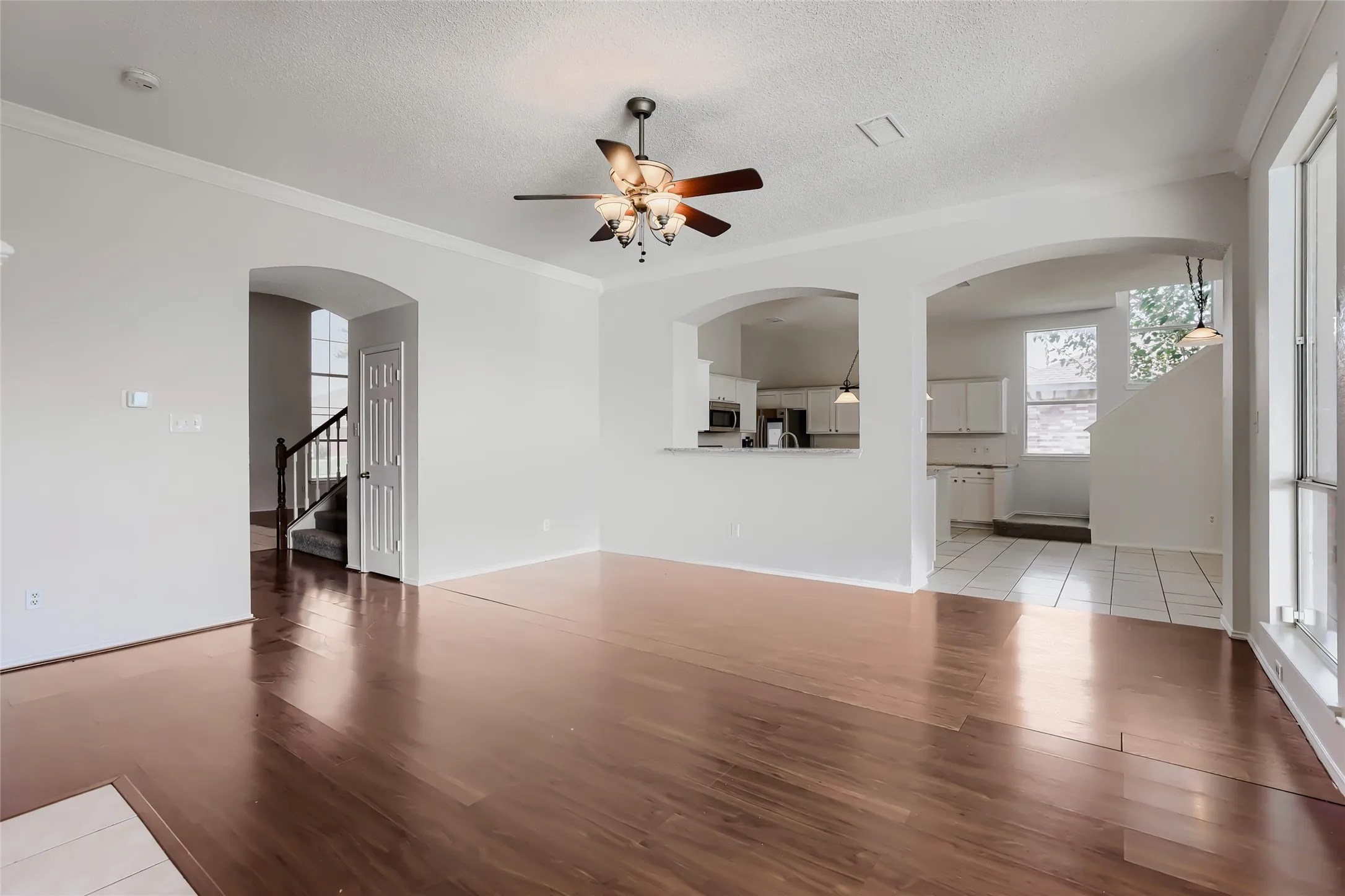 Single Family Residence For Sale in Dallas County , 1013 Hampstead Drive, Mesquite, Texas 75181, 5 Bedroom, 4 Bathroom, 3 Garage spaces, 3,605 Sqft, built in 2000, mls#21342607, Real Estate Agent in Mesquite, Homes For Sale in Dallas county, Homes For Sale in Mesquite, Realtor in Mesquite Texas, Real Estate Brokerage Independent Realty Texas, Luminita Cordes Realtor