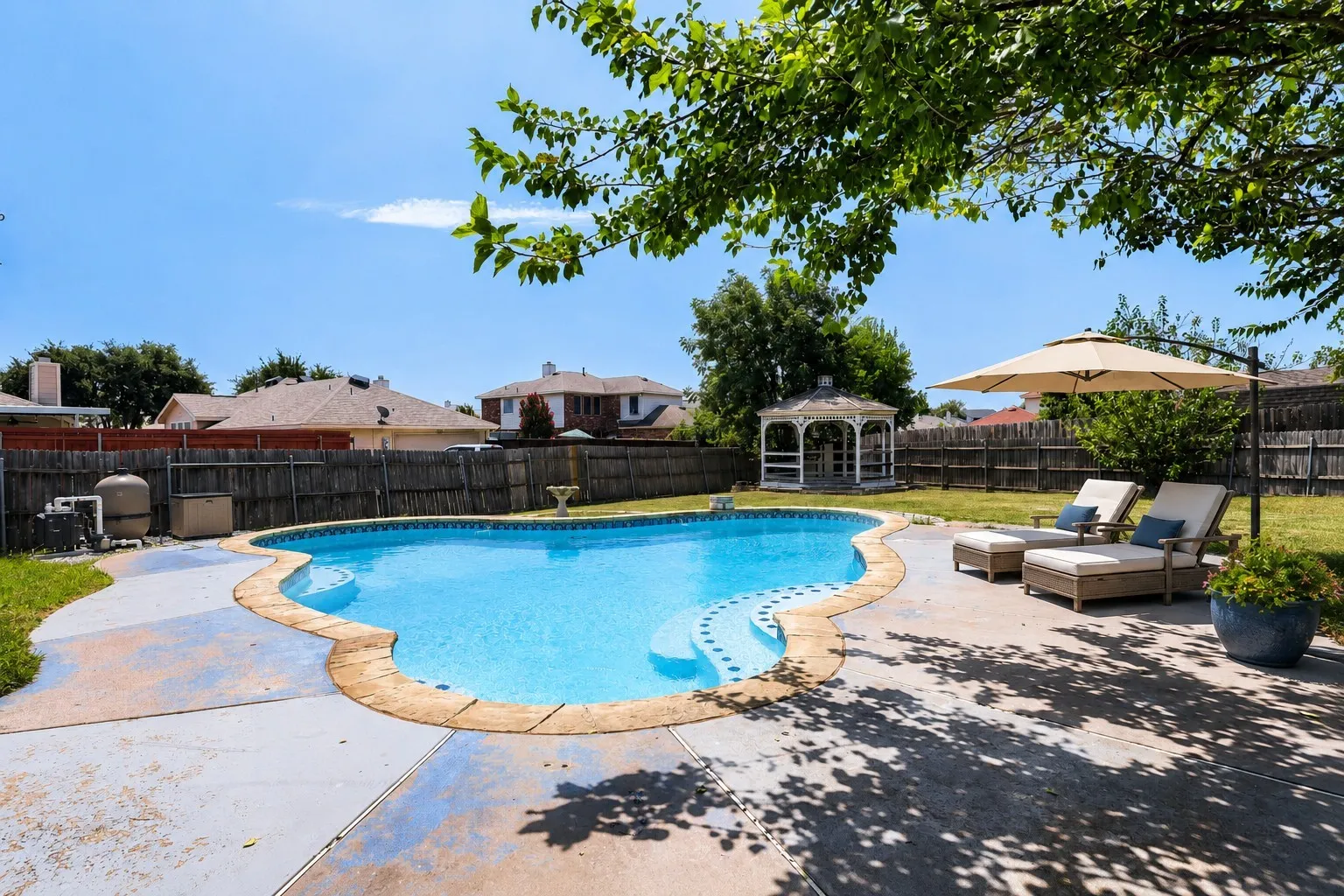 Single Family Residence For Sale in Dallas County , 1013 Hampstead Drive, Mesquite, Texas 75181, 5 Bedroom, 4 Bathroom, 3 Garage spaces, 3,605 Sqft, built in 2000, mls#21342607, Real Estate Agent in Mesquite, Homes For Sale in Dallas county, Homes For Sale in Mesquite, Realtor in Mesquite Texas, Real Estate Brokerage Independent Realty Texas, Luminita Cordes Realtor