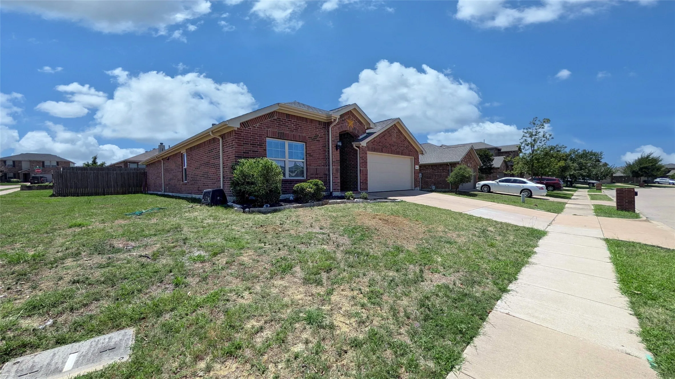 Single Family Residence For Sale in Tarrant County , 344 Coral Vine Lane, Burleson, Texas 76028, 3 Bedroom, 2 Bathroom, 2 Garage spaces, 1,860 Sqft, built in 2013, mls#21351641, Real Estate Agent in Burleson, Homes For Sale in Tarrant county, Homes For Sale in Burleson, Realtor in Burleson Texas, Real Estate Brokerage Independent Realty Texas, Luminita Cordes Realtor