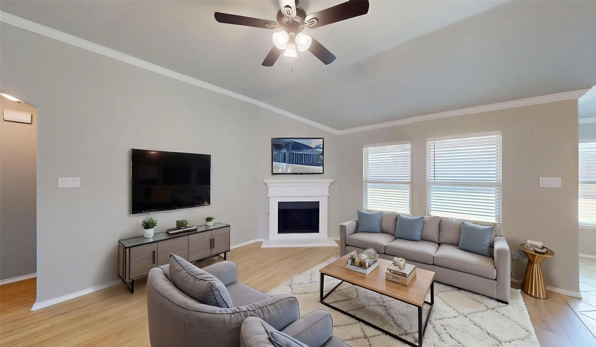Single Family Residence For Sale in Tarrant County , 344 Coral Vine Lane, Burleson, Texas 76028, 3 Bedroom, 2 Bathroom, 2 Garage spaces, 1,860 Sqft, built in 2013, mls#21351641, Real Estate Agent in Burleson, Homes For Sale in Tarrant county, Homes For Sale in Burleson, Realtor in Burleson Texas, Real Estate Brokerage Independent Realty Texas, Luminita Cordes Realtor