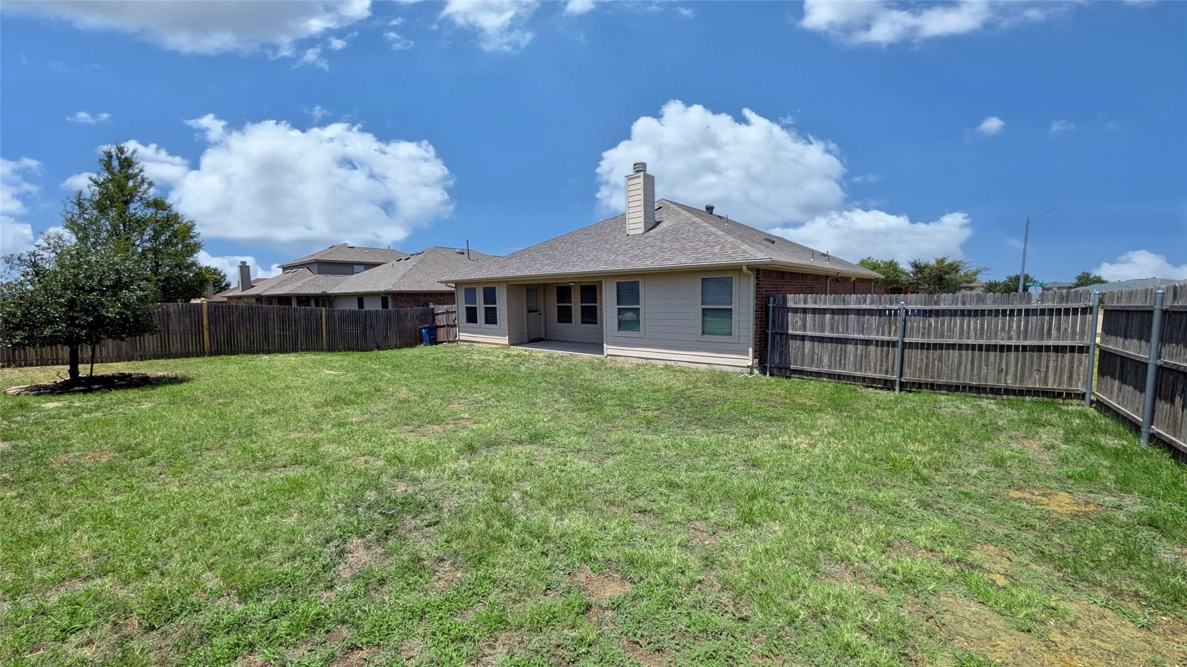 Single Family Residence For Sale in Tarrant County , 344 Coral Vine Lane, Burleson, Texas 76028, 3 Bedroom, 2 Bathroom, 2 Garage spaces, 1,860 Sqft, built in 2013, mls#21351641, Real Estate Agent in Burleson, Homes For Sale in Tarrant county, Homes For Sale in Burleson, Realtor in Burleson Texas, Real Estate Brokerage Independent Realty Texas, Luminita Cordes Realtor