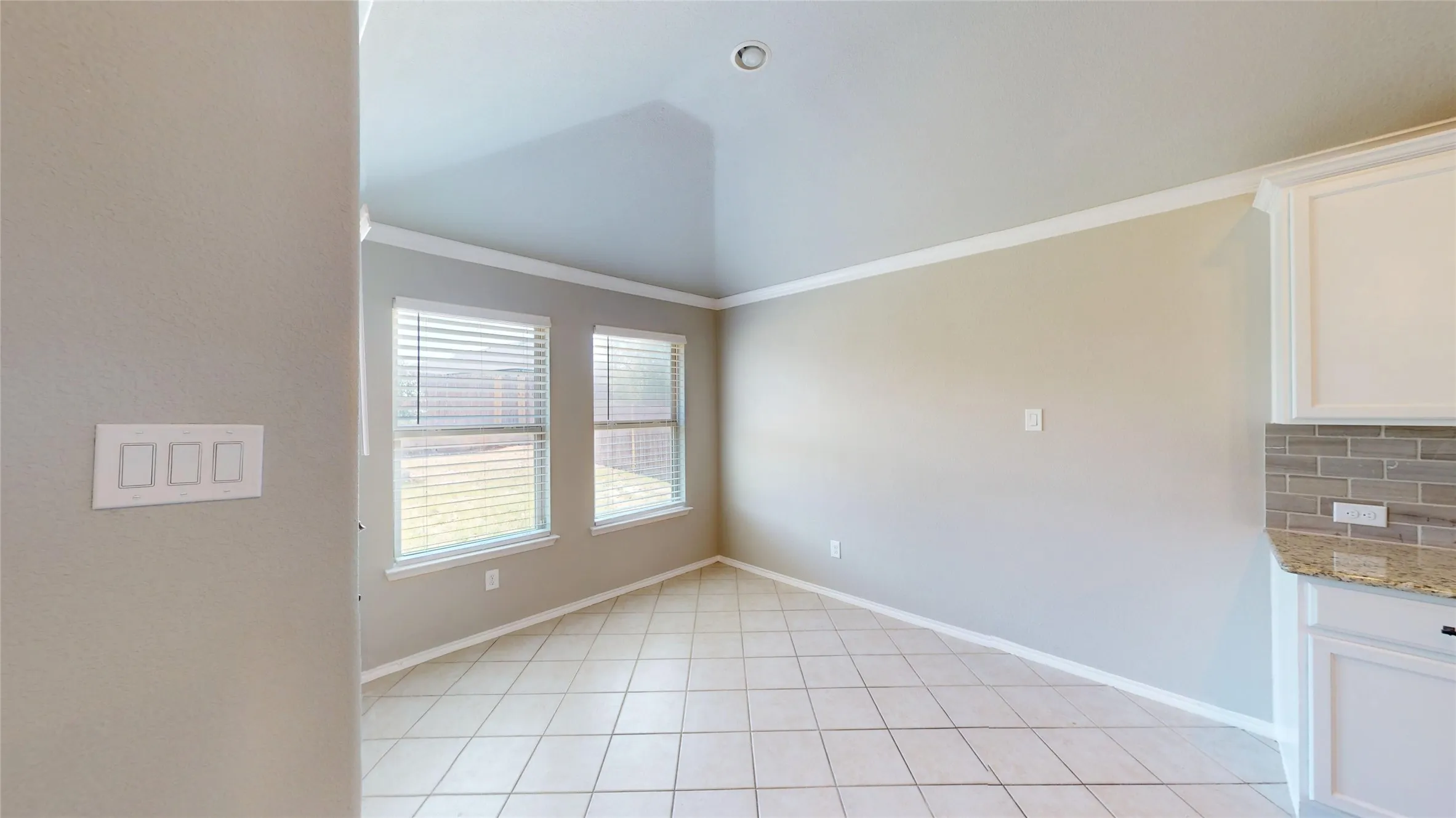 Single Family Residence For Sale in Tarrant County , 344 Coral Vine Lane, Burleson, Texas 76028, 3 Bedroom, 2 Bathroom, 2 Garage spaces, 1,860 Sqft, built in 2013, mls#21351641, Real Estate Agent in Burleson, Homes For Sale in Tarrant county, Homes For Sale in Burleson, Realtor in Burleson Texas, Real Estate Brokerage Independent Realty Texas, Luminita Cordes Realtor