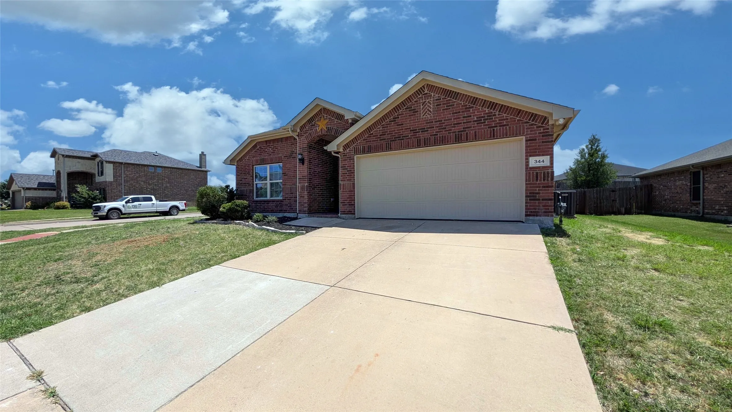 Single Family Residence For Sale in Tarrant County , 344 Coral Vine Lane, Burleson, Texas 76028, 3 Bedroom, 2 Bathroom, 2 Garage spaces, 1,860 Sqft, built in 2013, mls#21351641, Real Estate Agent in Burleson, Homes For Sale in Tarrant county, Homes For Sale in Burleson, Realtor in Burleson Texas, Real Estate Brokerage Independent Realty Texas, Luminita Cordes Realtor