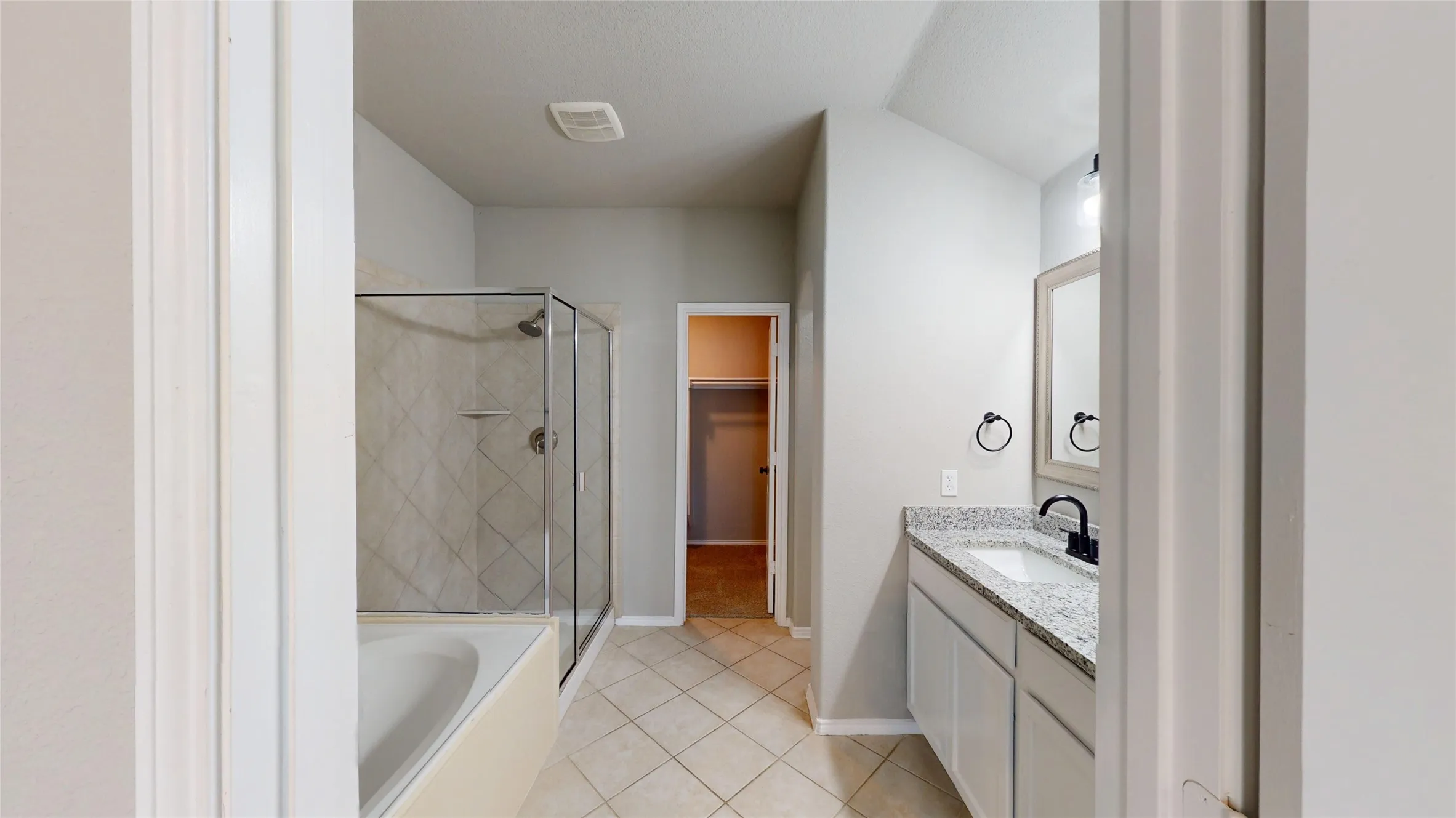 Single Family Residence For Sale in Tarrant County , 344 Coral Vine Lane, Burleson, Texas 76028, 3 Bedroom, 2 Bathroom, 2 Garage spaces, 1,860 Sqft, built in 2013, mls#21351641, Real Estate Agent in Burleson, Homes For Sale in Tarrant county, Homes For Sale in Burleson, Realtor in Burleson Texas, Real Estate Brokerage Independent Realty Texas, Luminita Cordes Realtor