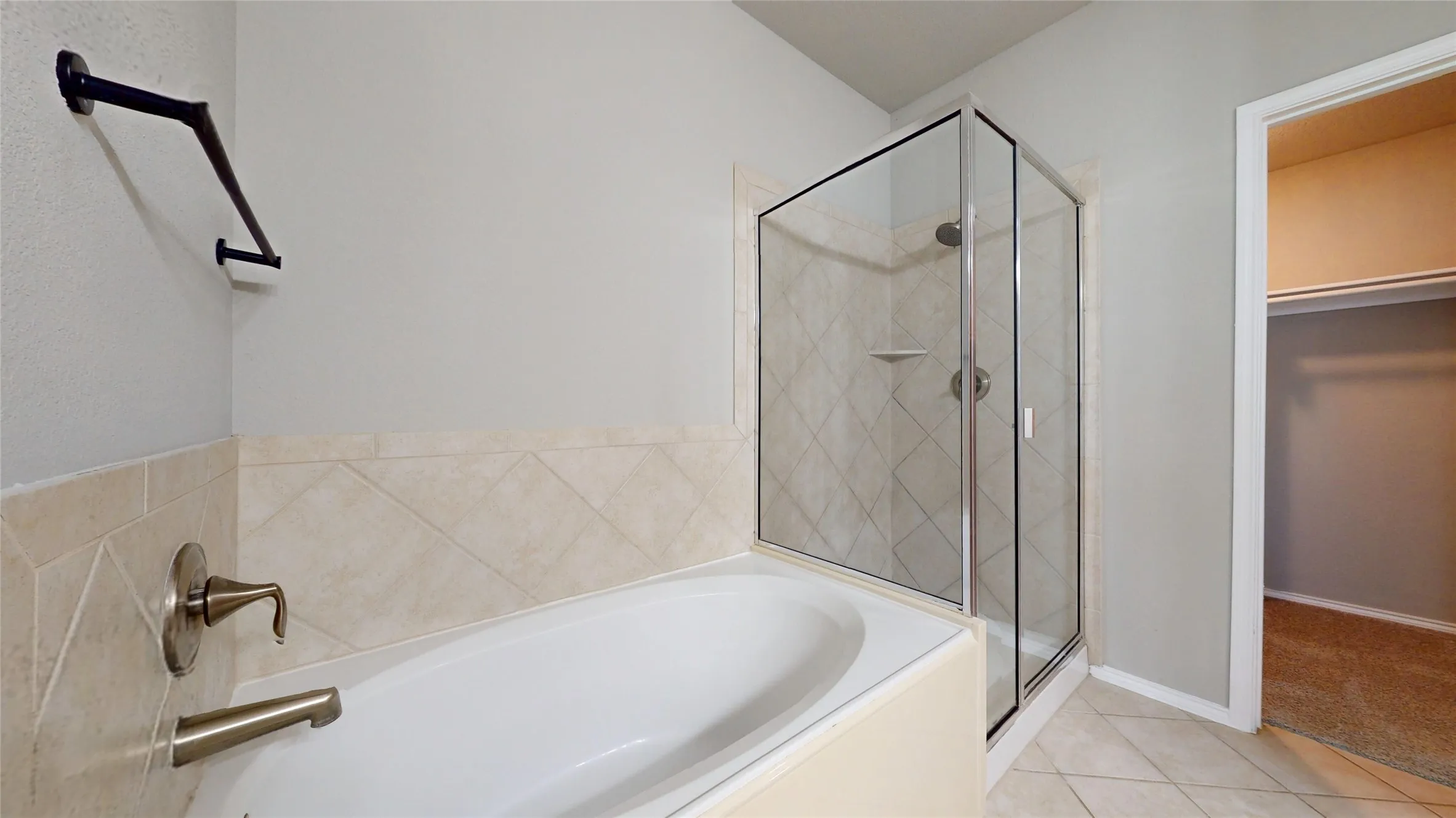 Single Family Residence For Sale in Tarrant County , 344 Coral Vine Lane, Burleson, Texas 76028, 3 Bedroom, 2 Bathroom, 2 Garage spaces, 1,860 Sqft, built in 2013, mls#21351641, Real Estate Agent in Burleson, Homes For Sale in Tarrant county, Homes For Sale in Burleson, Realtor in Burleson Texas, Real Estate Brokerage Independent Realty Texas, Luminita Cordes Realtor