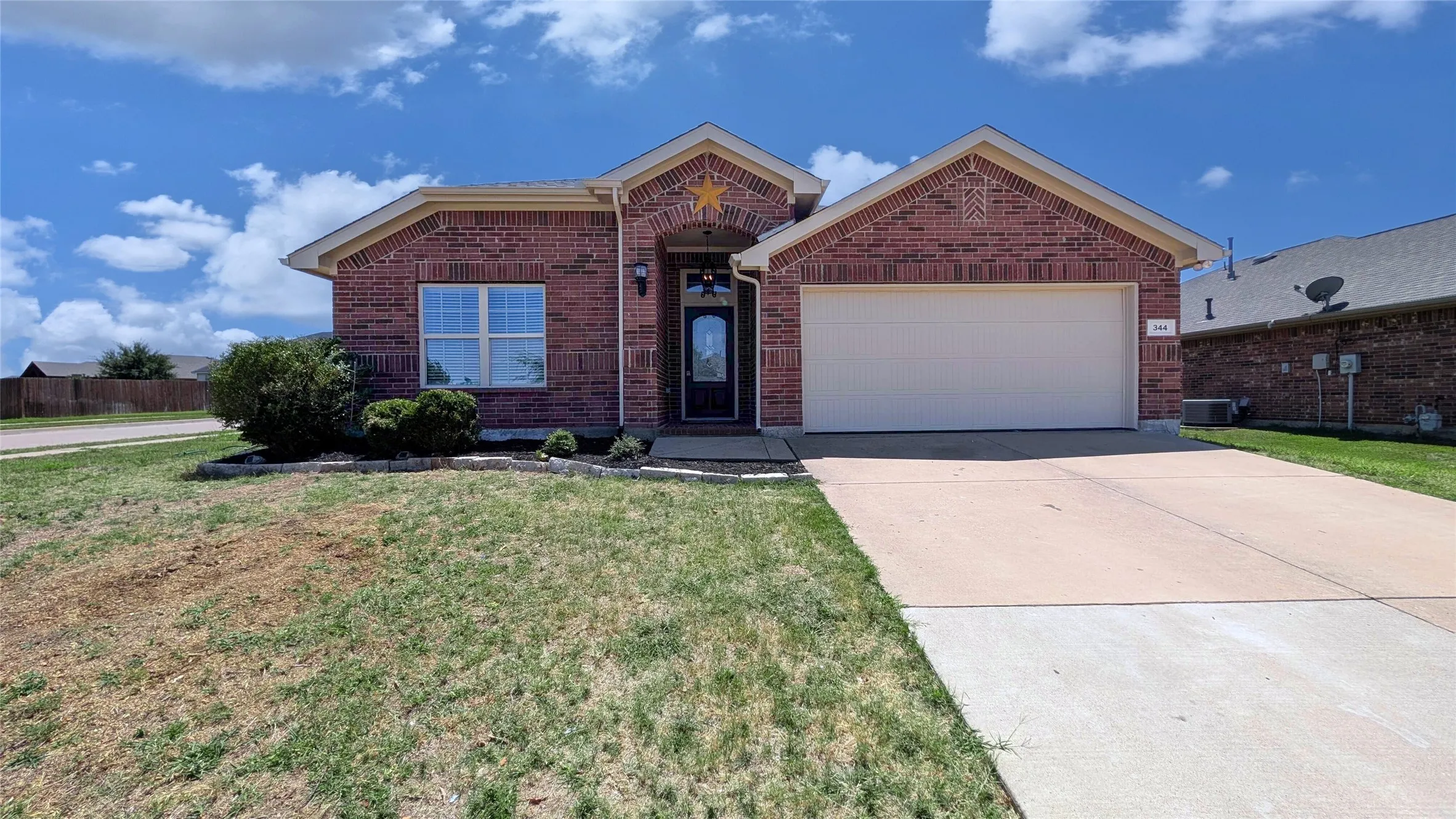 Single Family Residence For Sale in Tarrant County , 344 Coral Vine Lane, Burleson, Texas 76028, 3 Bedroom, 2 Bathroom, 2 Garage spaces, 1,860 Sqft, built in 2013, mls#21351641, Real Estate Agent in Burleson, Homes For Sale in Tarrant county, Homes For Sale in Burleson, Realtor in Burleson Texas, Real Estate Brokerage Independent Realty Texas, Luminita Cordes Realtor