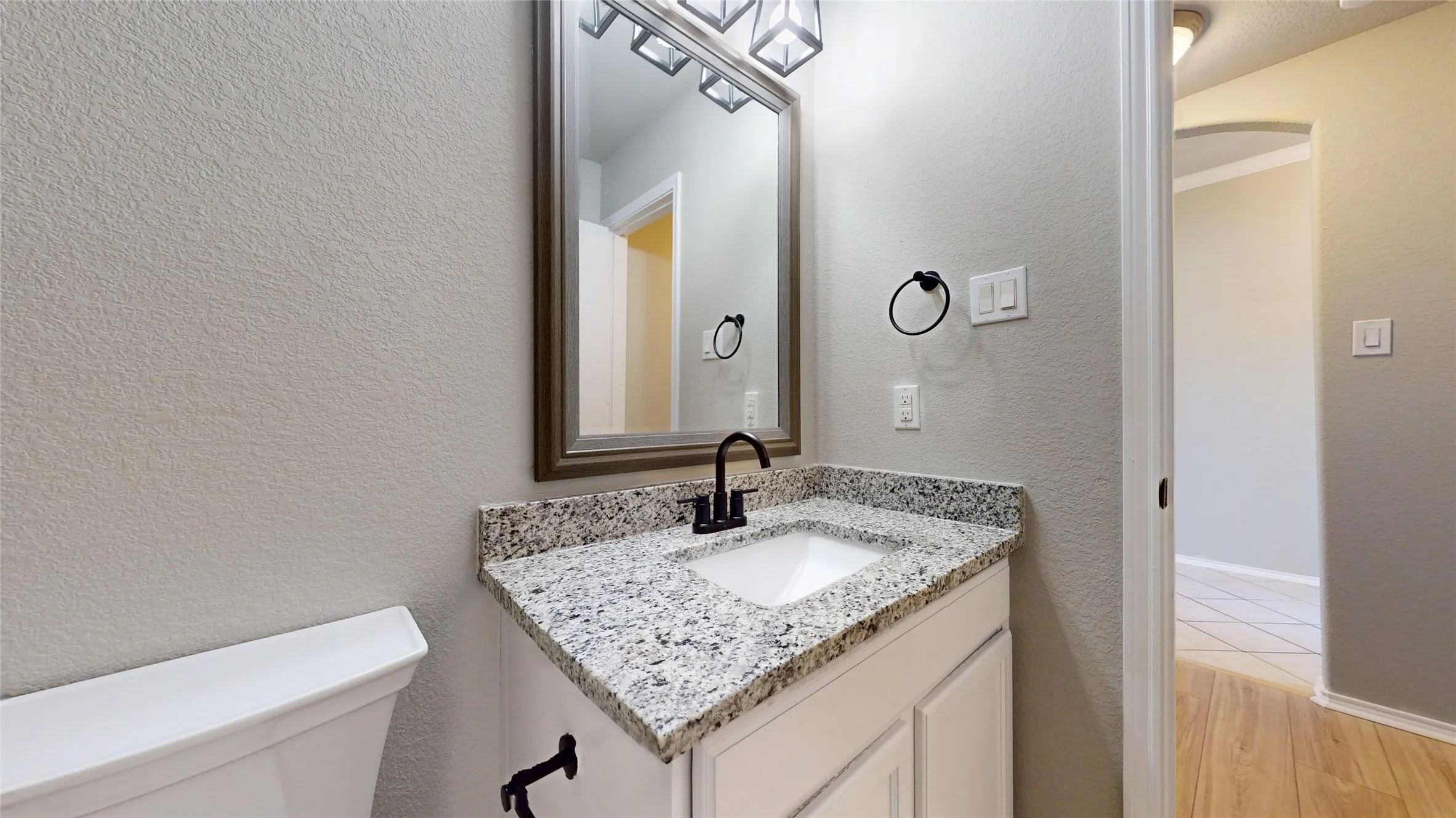 Single Family Residence For Sale in Tarrant County , 344 Coral Vine Lane, Burleson, Texas 76028, 3 Bedroom, 2 Bathroom, 2 Garage spaces, 1,860 Sqft, built in 2013, mls#21351641, Real Estate Agent in Burleson, Homes For Sale in Tarrant county, Homes For Sale in Burleson, Realtor in Burleson Texas, Real Estate Brokerage Independent Realty Texas, Luminita Cordes Realtor