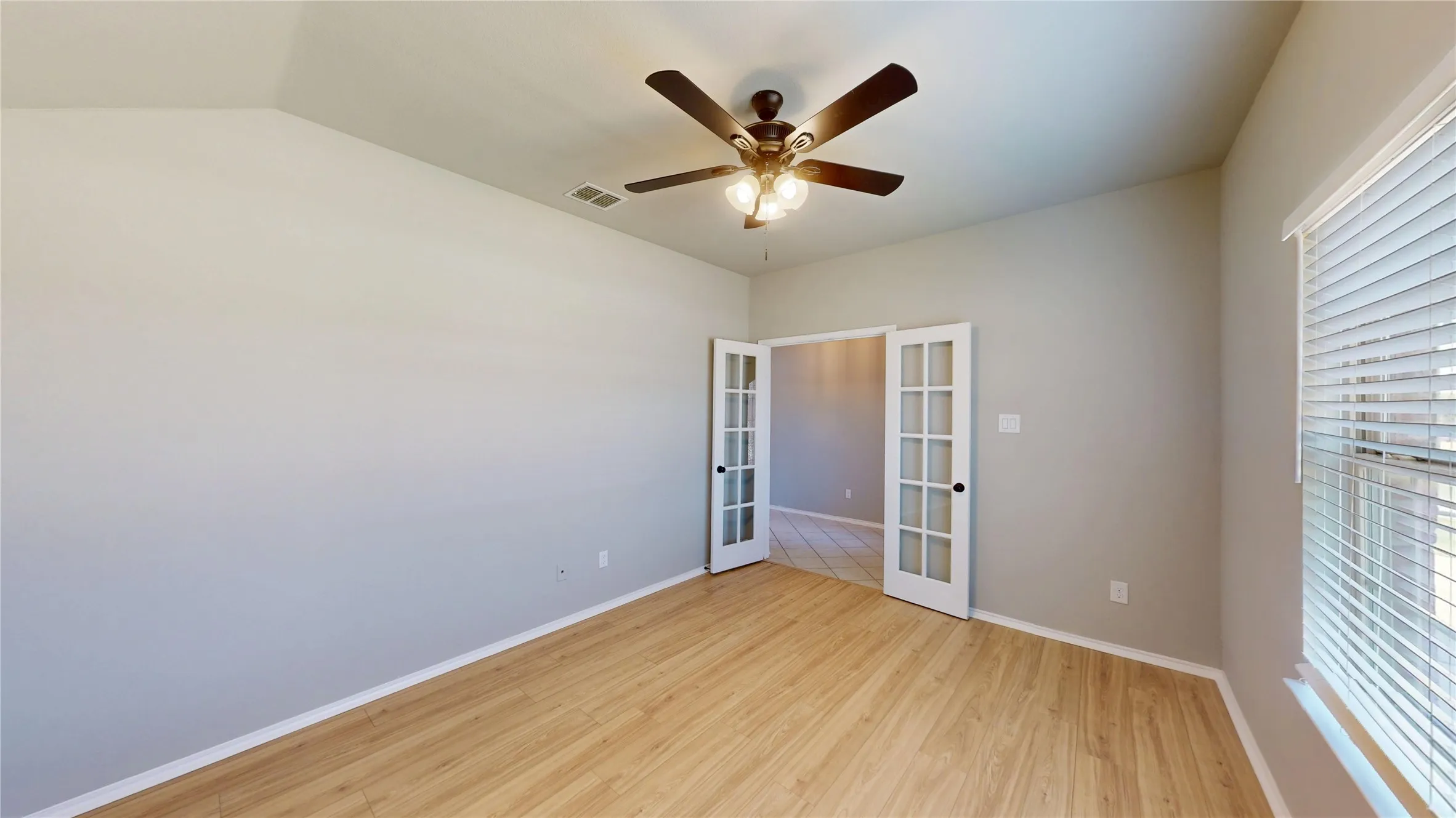 Single Family Residence For Sale in Tarrant County , 344 Coral Vine Lane, Burleson, Texas 76028, 3 Bedroom, 2 Bathroom, 2 Garage spaces, 1,860 Sqft, built in 2013, mls#21351641, Real Estate Agent in Burleson, Homes For Sale in Tarrant county, Homes For Sale in Burleson, Realtor in Burleson Texas, Real Estate Brokerage Independent Realty Texas, Luminita Cordes Realtor