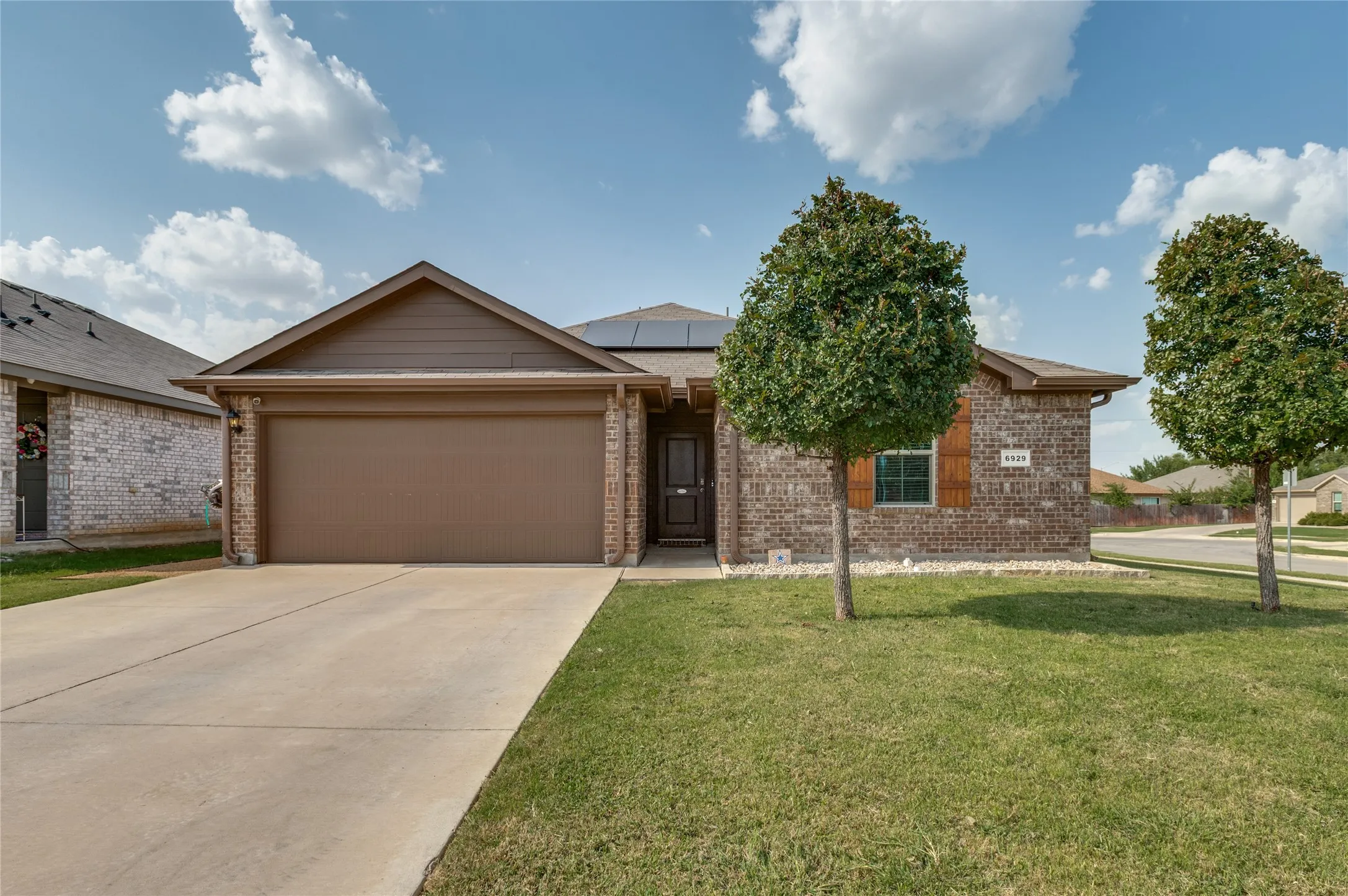 Single Family Residence For Sale in Tarrant County , 6929 Whisper Field, Fort Worth, Texas 76120, 3 Bedroom, 2 Bathroom, 2 Garage spaces, 1,450 Sqft, built in 2021, mls#21352749, Real Estate Agent in Fort Worth, Homes For Sale in Tarrant county, Homes For Sale in Fort Worth, Realtor in Fort Worth Texas, Real Estate Brokerage Independent Realty Texas, Luminita Cordes Realtor