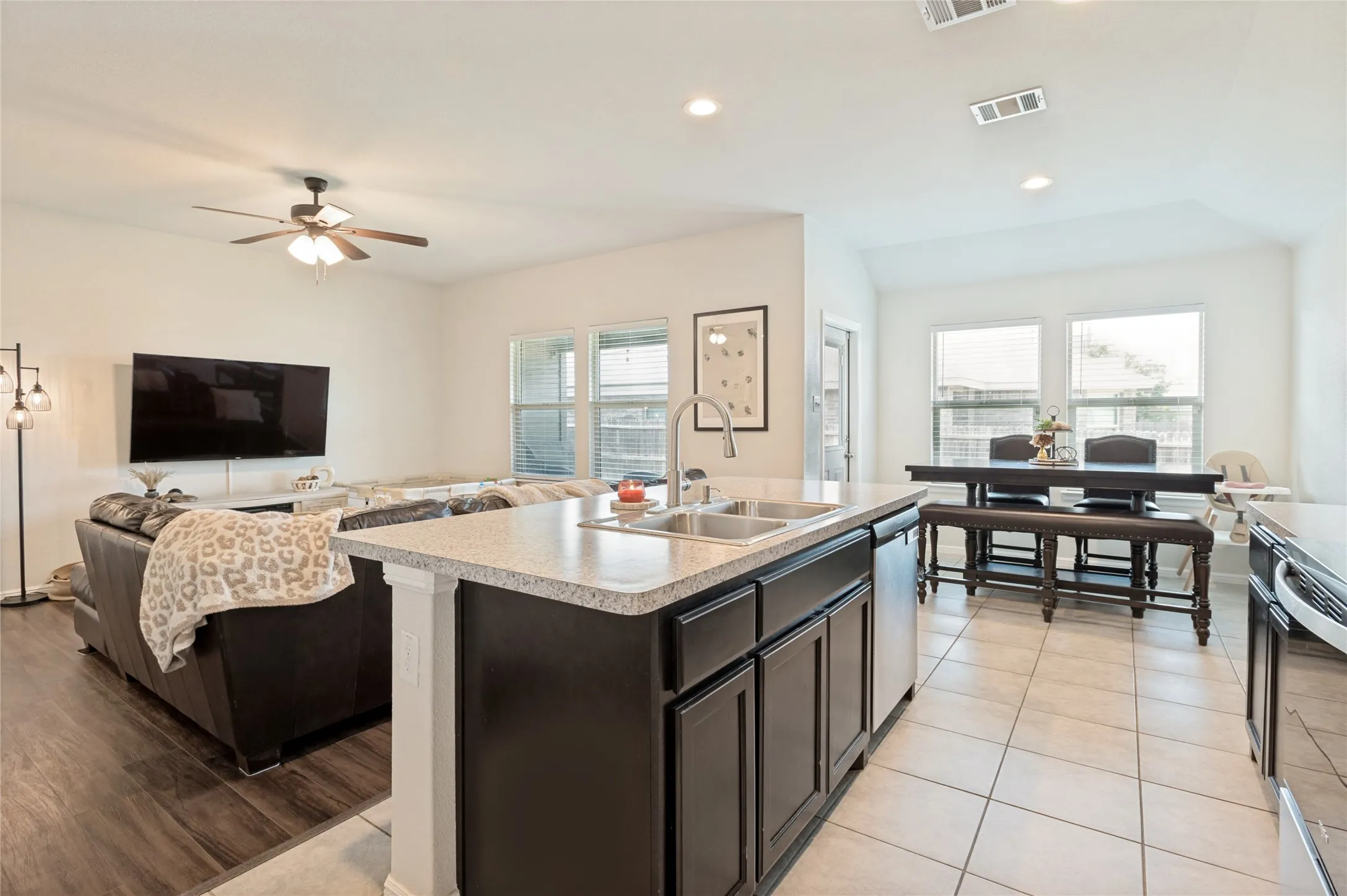 Single Family Residence For Sale in Tarrant County , 6929 Whisper Field, Fort Worth, Texas 76120, 3 Bedroom, 2 Bathroom, 2 Garage spaces, 1,450 Sqft, built in 2021, mls#21352749, Real Estate Agent in Fort Worth, Homes For Sale in Tarrant county, Homes For Sale in Fort Worth, Realtor in Fort Worth Texas, Real Estate Brokerage Independent Realty Texas, Luminita Cordes Realtor