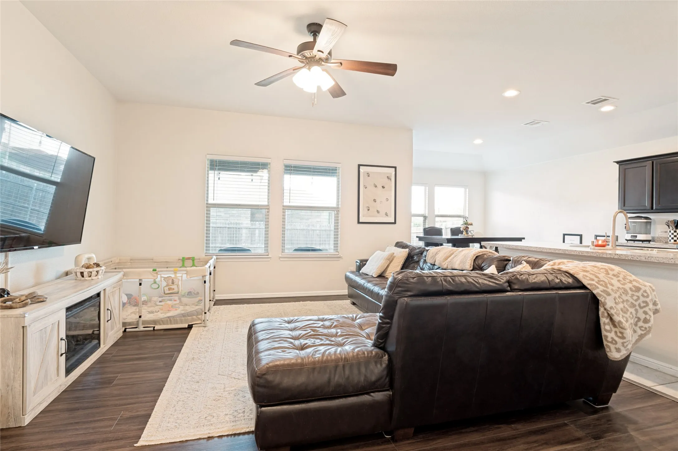 Single Family Residence For Sale in Tarrant County , 6929 Whisper Field, Fort Worth, Texas 76120, 3 Bedroom, 2 Bathroom, 2 Garage spaces, 1,450 Sqft, built in 2021, mls#21352749, Real Estate Agent in Fort Worth, Homes For Sale in Tarrant county, Homes For Sale in Fort Worth, Realtor in Fort Worth Texas, Real Estate Brokerage Independent Realty Texas, Luminita Cordes Realtor
