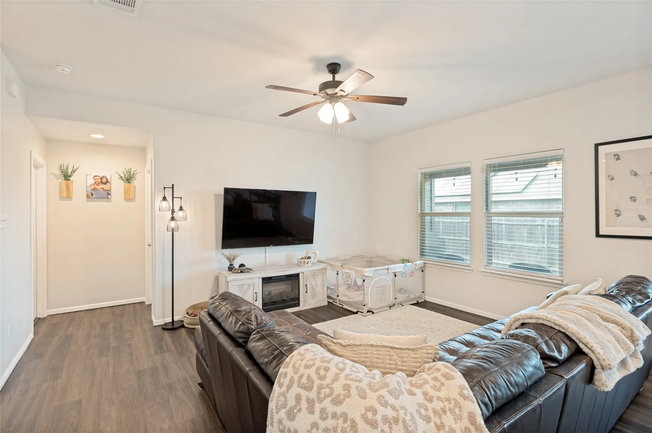 Single Family Residence For Sale in Tarrant County , 6929 Whisper Field, Fort Worth, Texas 76120, 3 Bedroom, 2 Bathroom, 2 Garage spaces, 1,450 Sqft, built in 2021, mls#21352749, Real Estate Agent in Fort Worth, Homes For Sale in Tarrant county, Homes For Sale in Fort Worth, Realtor in Fort Worth Texas, Real Estate Brokerage Independent Realty Texas, Luminita Cordes Realtor