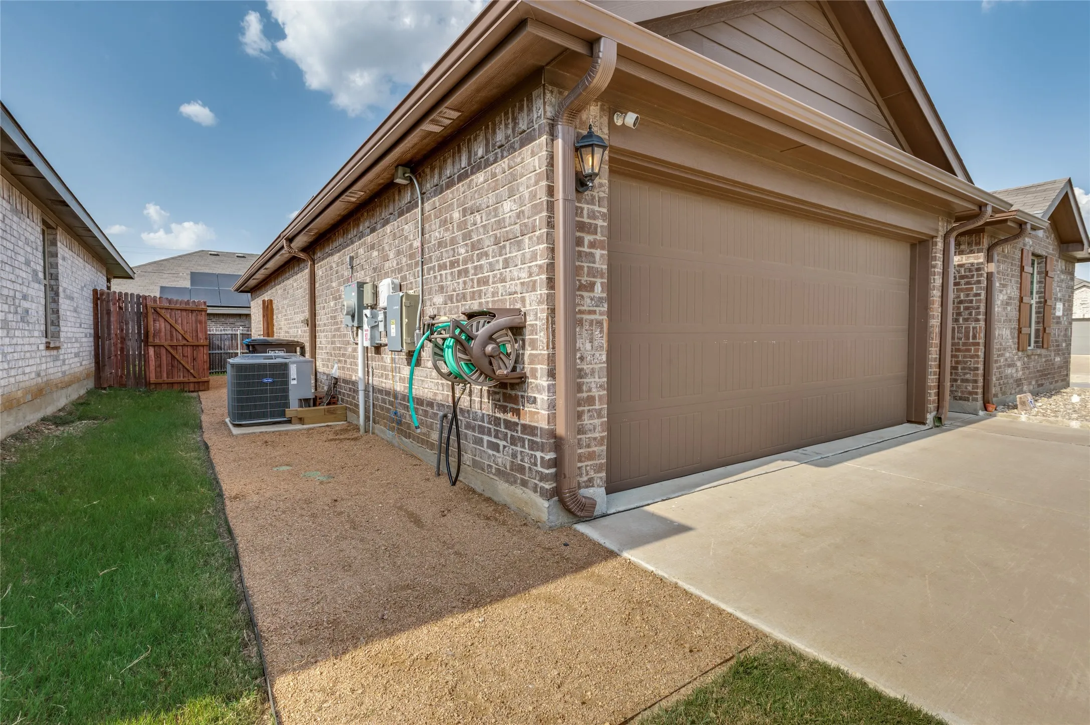 Single Family Residence For Sale in Tarrant County , 6929 Whisper Field, Fort Worth, Texas 76120, 3 Bedroom, 2 Bathroom, 2 Garage spaces, 1,450 Sqft, built in 2021, mls#21352749, Real Estate Agent in Fort Worth, Homes For Sale in Tarrant county, Homes For Sale in Fort Worth, Realtor in Fort Worth Texas, Real Estate Brokerage Independent Realty Texas, Luminita Cordes Realtor