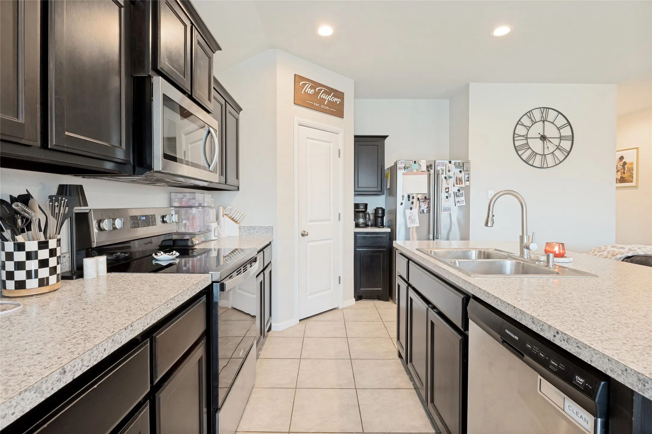 Single Family Residence For Sale in Tarrant County , 6929 Whisper Field, Fort Worth, Texas 76120, 3 Bedroom, 2 Bathroom, 2 Garage spaces, 1,450 Sqft, built in 2021, mls#21352749, Real Estate Agent in Fort Worth, Homes For Sale in Tarrant county, Homes For Sale in Fort Worth, Realtor in Fort Worth Texas, Real Estate Brokerage Independent Realty Texas, Luminita Cordes Realtor