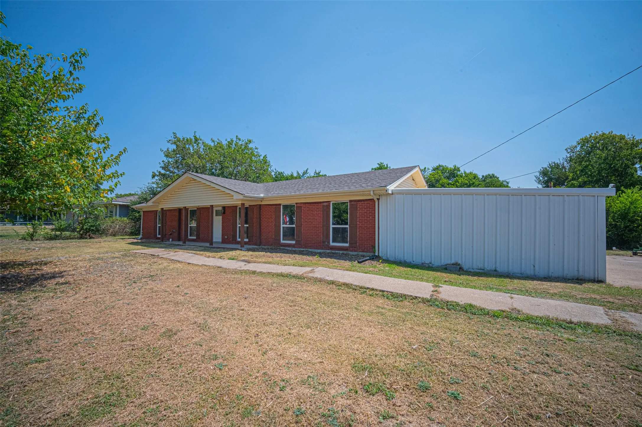 Single Family Residence For Sale in Ellis County , 611 S Dallas Street, Palmer, Texas 75152, 4 Bedroom, 2 Bathroom, Garage spaces, 1,830 Sqft, built in 1963, mls#21351824, Real Estate Agent in Palmer, Homes For Sale in Ellis county, Homes For Sale in Palmer, Realtor in Palmer Texas, Real Estate Brokerage Independent Realty Texas, Luminita Cordes Realtor