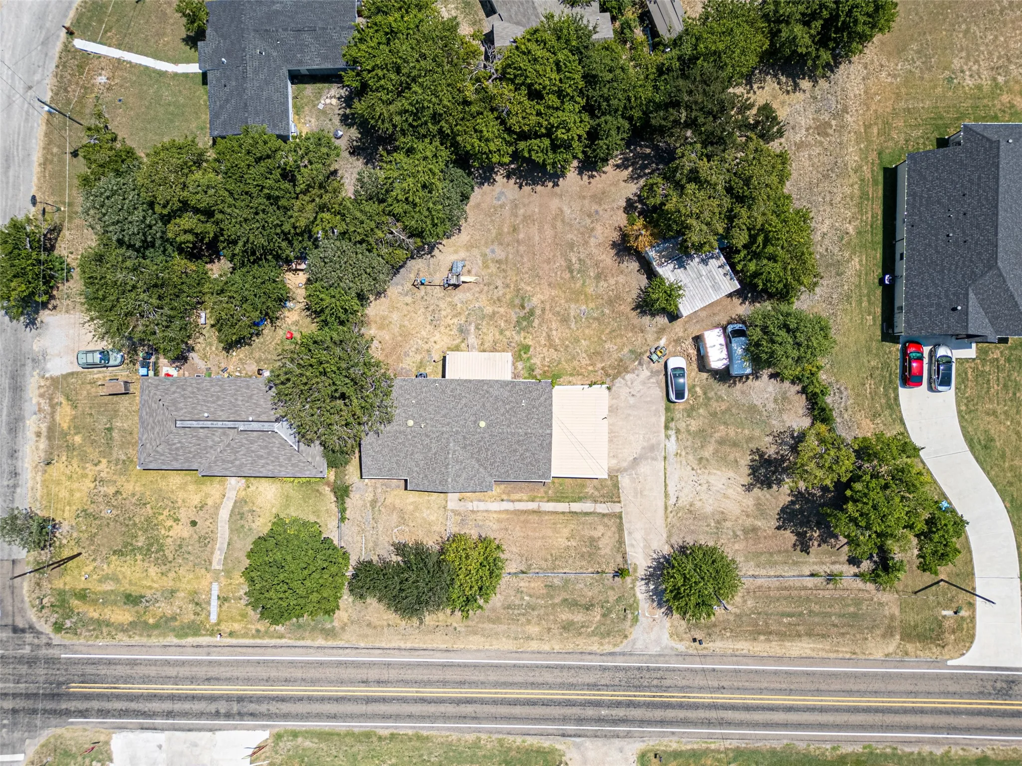 Single Family Residence For Sale in Ellis County , 611 S Dallas Street, Palmer, Texas 75152, 4 Bedroom, 2 Bathroom, Garage spaces, 1,830 Sqft, built in 1963, mls#21351824, Real Estate Agent in Palmer, Homes For Sale in Ellis county, Homes For Sale in Palmer, Realtor in Palmer Texas, Real Estate Brokerage Independent Realty Texas, Luminita Cordes Realtor