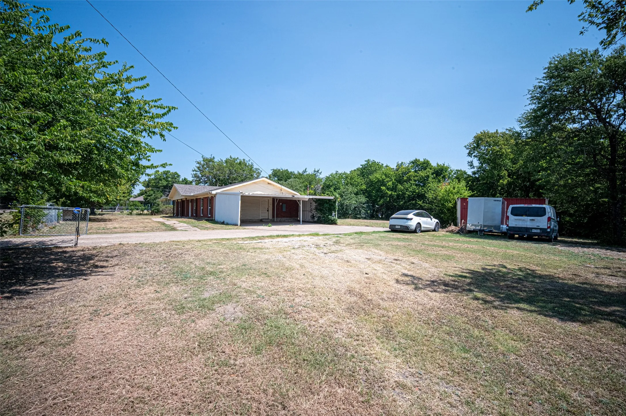 Single Family Residence For Sale in Ellis County , 611 S Dallas Street, Palmer, Texas 75152, 4 Bedroom, 2 Bathroom, Garage spaces, 1,830 Sqft, built in 1963, mls#21351824, Real Estate Agent in Palmer, Homes For Sale in Ellis county, Homes For Sale in Palmer, Realtor in Palmer Texas, Real Estate Brokerage Independent Realty Texas, Luminita Cordes Realtor